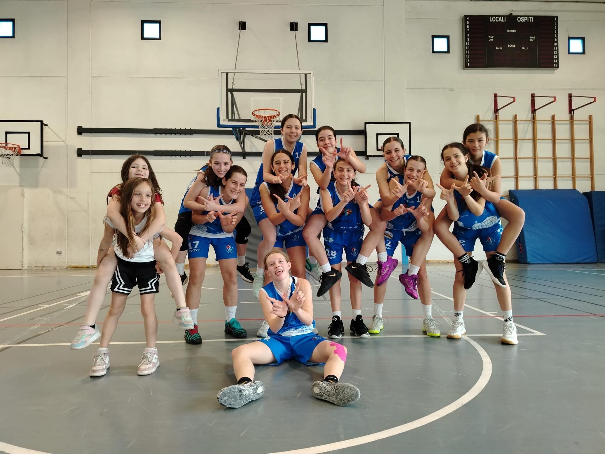 Con una Maestosa semifinale con doppio incontro vs Varese, le nostre piccole atlete dell’Under 14 vincono la semifinale e conquistano la finale 5/6 posto. 💪🏻
Due partite giocate alla massima intensità e alta qualità, raccogliendo i frutti di tutto il lavoro fatto durante l’anno nel momento più importante della stagione.
Complimenti alle nostre ragazze 💪🏻🤍💙👏🏻👏🏻👏🏻