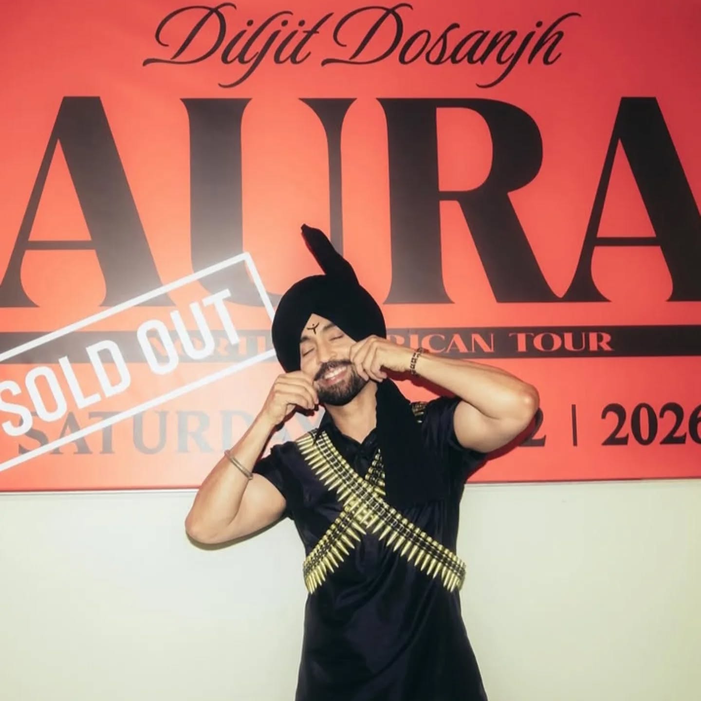 Diljit Dosanjh Breaks Silence on Criticism!
Amid roaring crowds on his Aura World Tour, Diljit Dosanjh opened up about facing criticism from all sides. Speaking in Edmonton, he shared how he’s labelled differently across borders but remains grounded in love and identity. Reflecting on the powerful “Punjabi aa gaye oye” spirit, Diljit made it clear—no matter the noise, he’s here to represent Punjab with pride and positivity.
#diljitdosanjh #auraworldtour #diljitconcert #diljittour #punjabipride