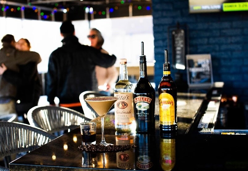Have you tried our famous espresso martinis? Made with delicious freshly brewed espresso, there’s a reason this cocktail is a favorite among so many of our customers! 🫘🍸