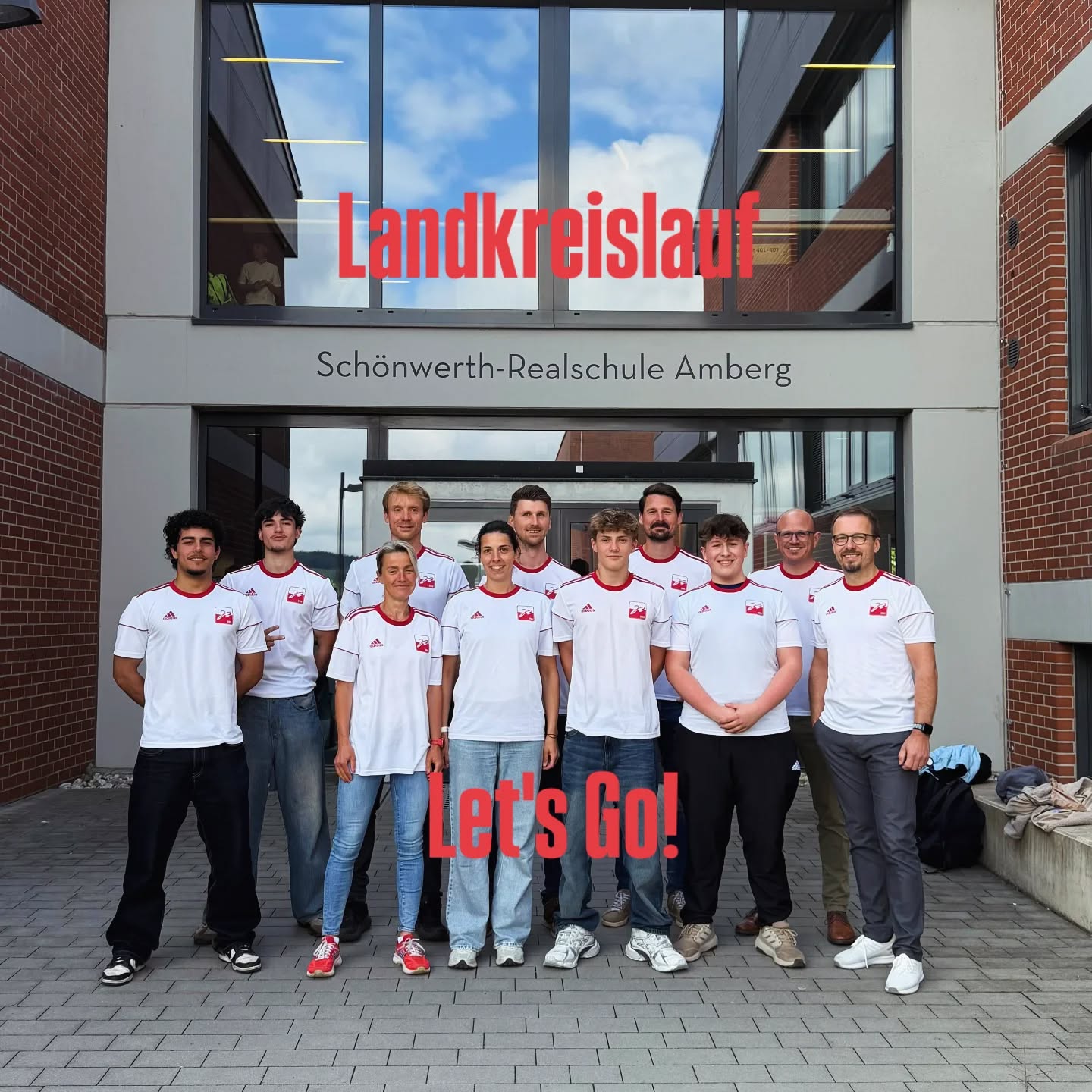 🏃♀️🏃♂️ 40. Landkreislauf Amberg-Sulzbach – wir sind dabei!
Unsere Schule geht dieses Jahr wieder als Team mit Schülern und Lehrern an den Start. Ob Sprint, Dauerlauf oder einfach nur Überlebenskampf bis zur Ziellinie – heute zählt vor allem der Spaß, der Teamgeist und das gemeinsame Erlebnis!
Wir wünschen allen Teilnehmerinnen und Teilnehmern ganz viel Erfolg, Spaß und morgen einen angenehmen Muskelkater 😎
#landkreislauf #ambergsulzbach #team #schulpower #srsamberg