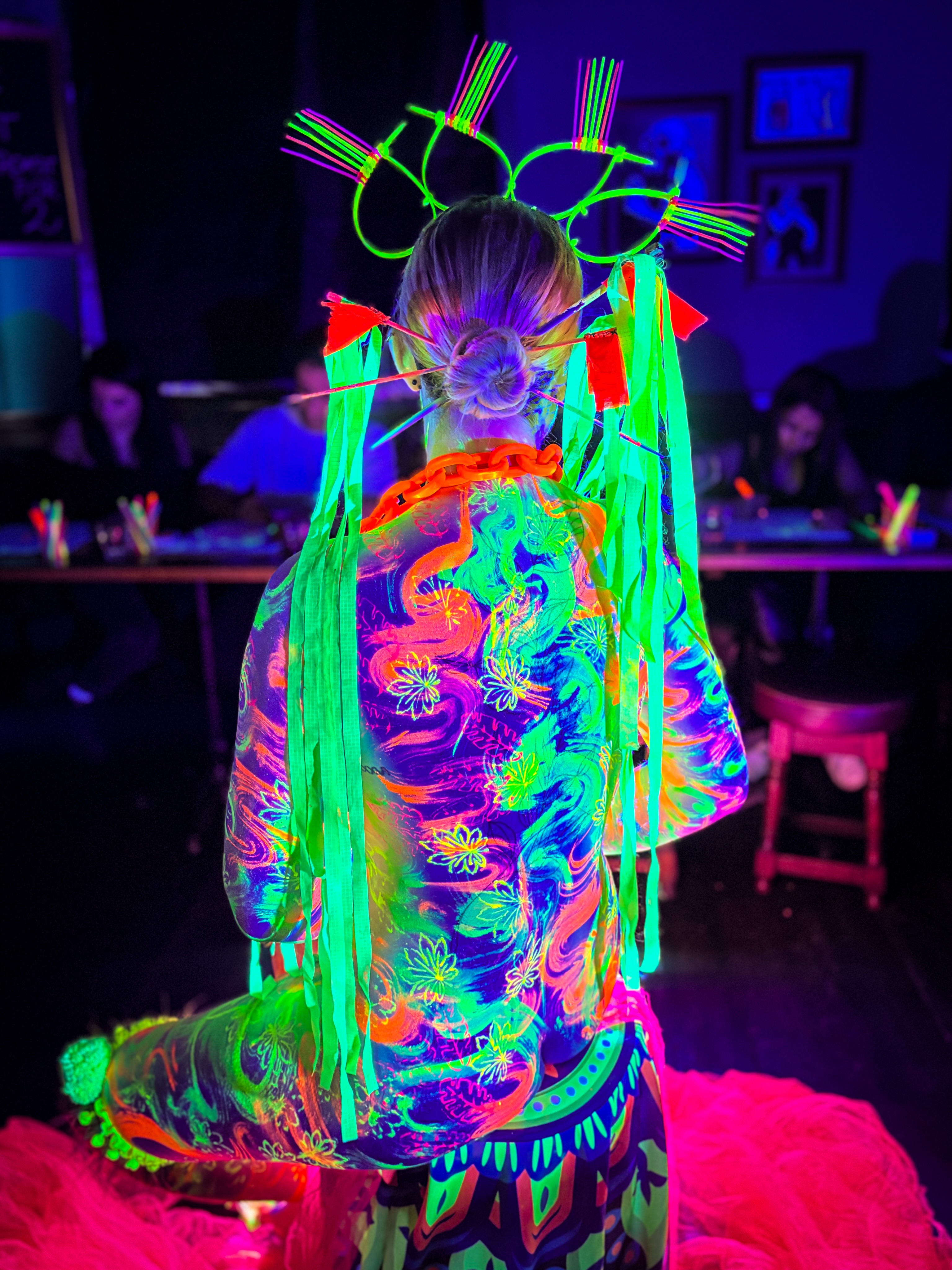 Last night we had a lovely class at @thetrinityarms in Brixton for our monthly Neon Naked Life Drawing event, featuring the amazing @lifemodelbee ! ✨🎨
Such a fun and creative atmosphere with glowing UV lights, neon art supplies, and some incredible sketches throughout the evening.
We’re back tomorrow at the Old Queen’s Head with the incredible Clapmutt from 3pm till 4:30pm — come and draw in the glow with this amazing model 🌈
Book now at www.NeonNaked.com
#NeonNaked #LifeDrawingLondon #BrixtonEvents #UVArt #LondonLifeDrawing