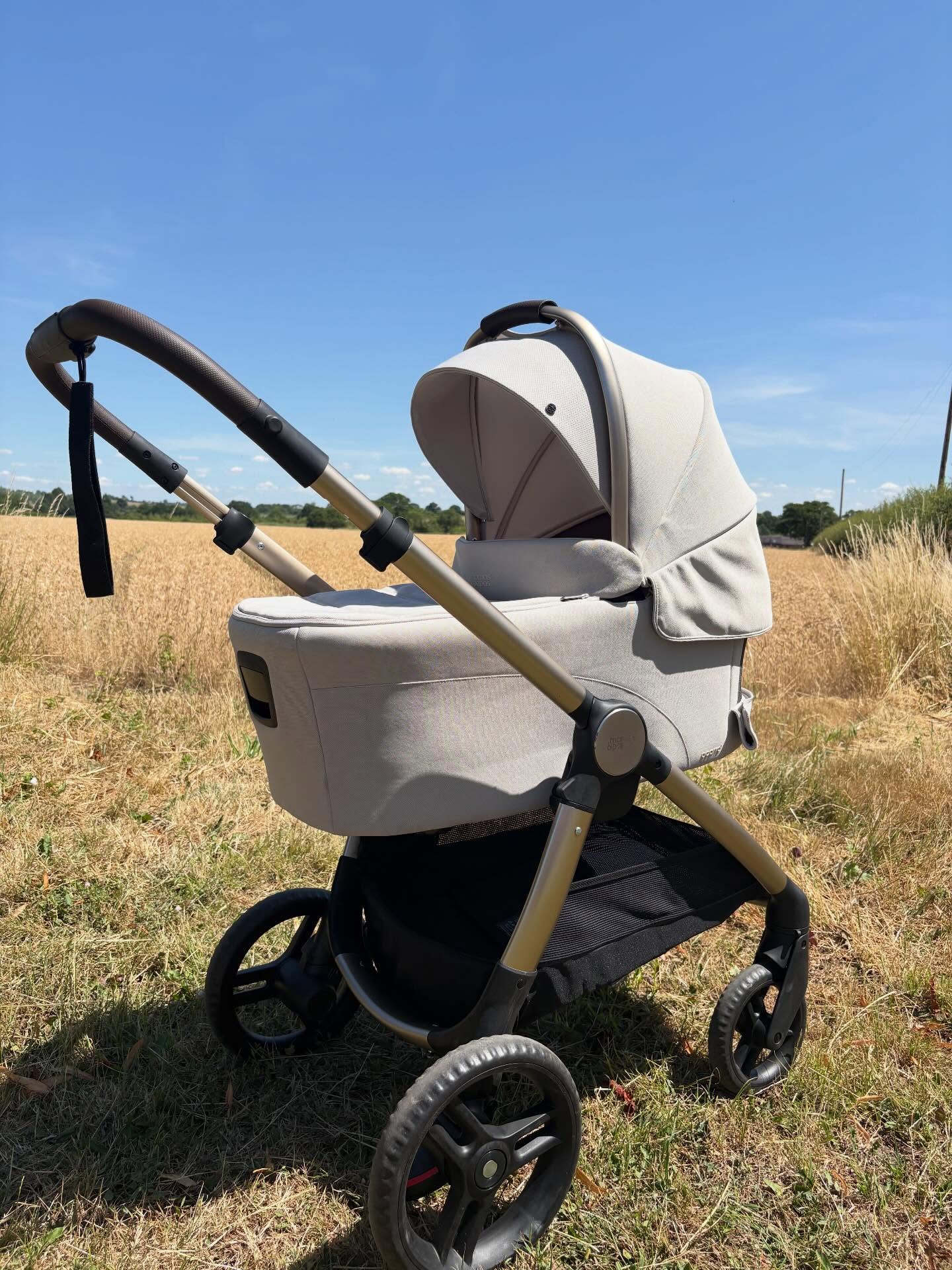 Mamas & Papas Ocarro2 in Shell - perfect for sunshine strolls this spring summer🤍
@mamasandpapas
#mamasandpapas #ocarro2 #sunny #summerwalks #may