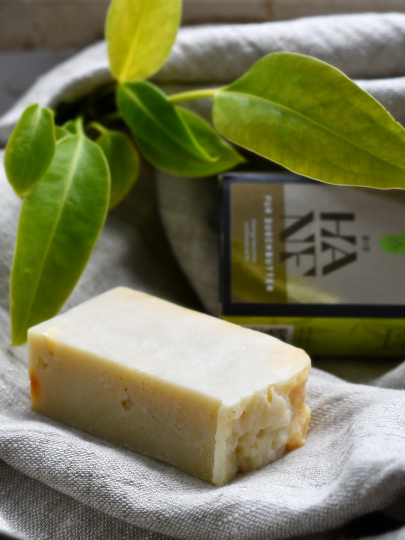 Unsere Pur-Duschbutter ist eine reichhaltige Gesichts- und Körperseife mit hoher Pflegewirkung. 💚
Dank bester Öle in Bioqualität und frei von Duftstoffen ist sie eine wundervoll pflegende Reinigung auch bei sehr empfindlicher Haut 🫶🏻
#duschbutter #pflegeseife #hanföl #natürlichepflege #cleanbeauty