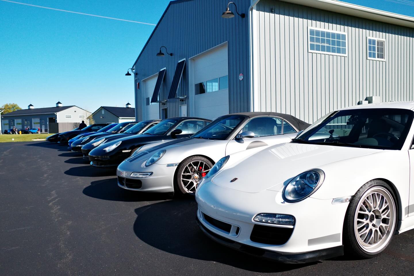 In good company @horsepowerfarmspowell
#porsche997 #997aero #porschegt4rs #911carrera