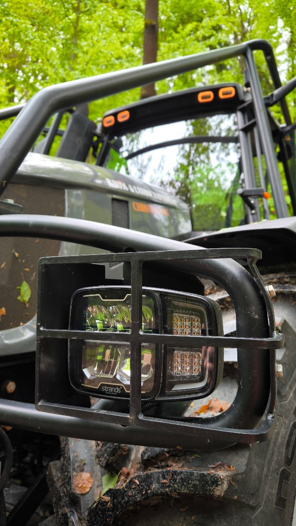 Kraft trifft Kontrolle.
Effiziente Rückearbeit im Wald.
Für mehr Einblicke in Baumfällung, Verkehrssicherungen und Landschaftspflege folge mir 👇
@baumdienst_asse
#baumfällung #lumberjack #chainsaw #forstmaschinen #waldarbeit