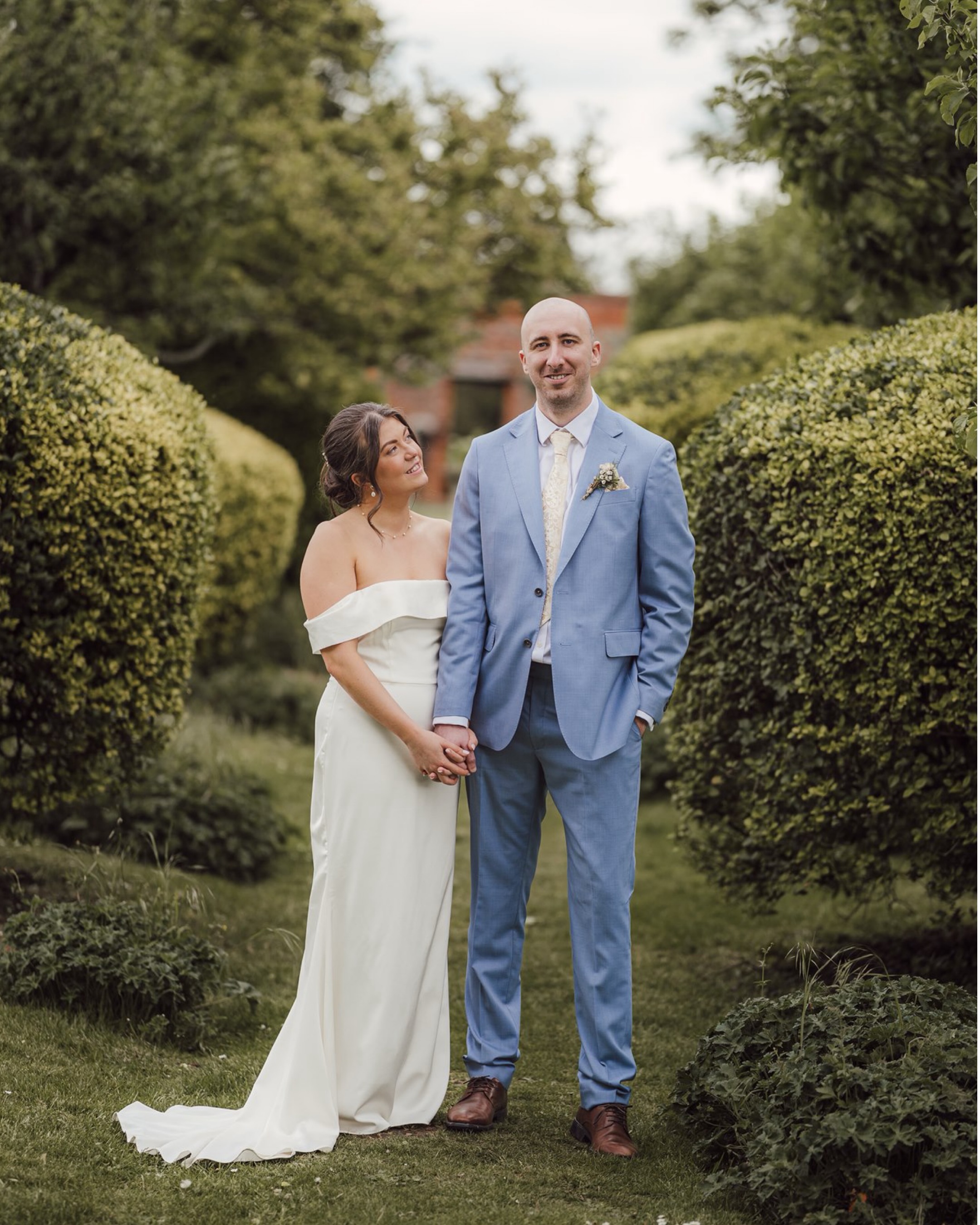A wedding day full of the moments that matter most 🤍
Lily & Charlie celebrated surrounded by their favourite people, beautiful summer florals, happy tears, huge laughs, and the sweetest little details (including that cake 🐾✨).
From quiet portraits in the walled garden to the energy of the dance floor, their day felt relaxed, joyful, and completely true to them… The kind of wedding I will never get tired of capturing.
#WeddingPhotography #BarnWedding #UKWeddingPhotographer #NaturalWeddingPhotography #StanlakeWeddingPhotography