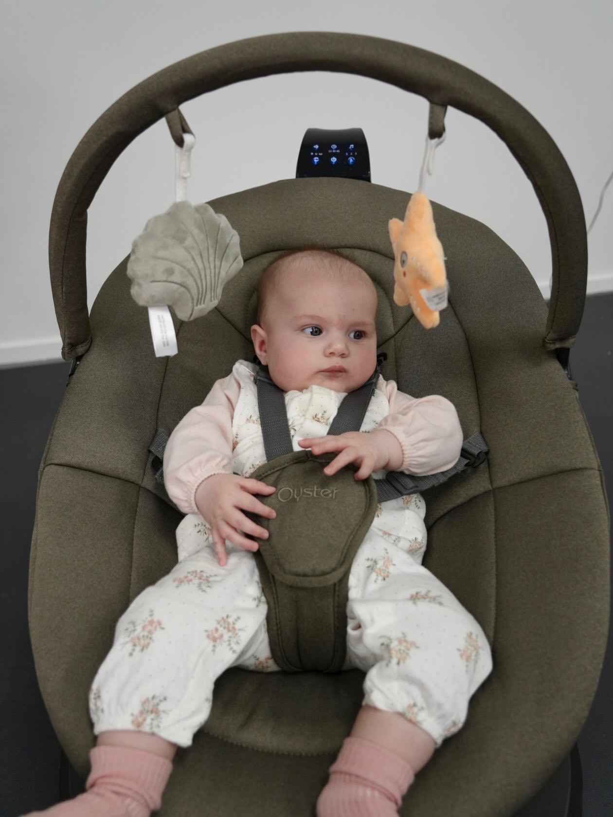 Meet the BabyStyle Oyster Ocean Rocker✨
Available in 3 beautiful colour ways, with built-in sound and music settings to help smooth your little one💙
Choose from timed rocking modes for the perfect calming motion - all for just £99🌊
#babystyle #oysteroceanrocker #newbornessentials #baby #babybarn