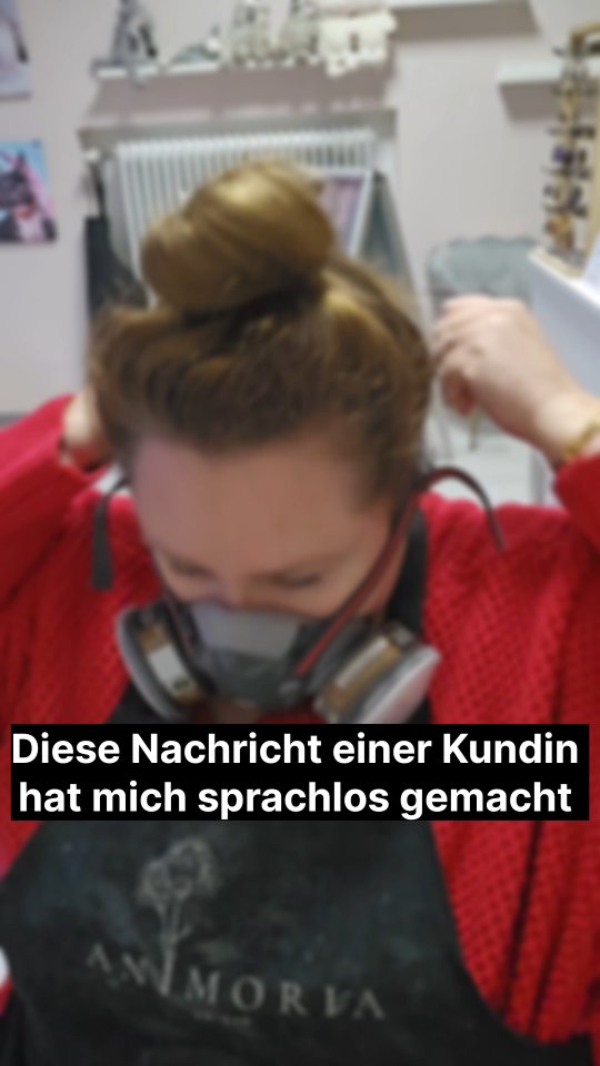 Mit Erlaubnis meiner Kundin geteilt 🫶
Und ja… ich war wirklich kurz sprachlos.
Denn eigentlich gilt bei Resin:
❌ kein Geschirrspüler
❌ keine Waschmaschine
❌ keine extremen Temperaturen
…und dann erzählt mir meine Kundin ganz entspannt, dass ihre Resin-Cups regelmäßig bei 70 Grad im Geschirrspüler landen und die Hundemarken schon öfter die Waschmaschine überlebt haben 😭
Bitte NICHT nachmachen 🙈
Aber ganz ehrlich?
Dass meine Produkte selbst solche unfreiwilligen Härtetests überstehen, macht mich schon ziemlich stolz 🥹
Jetzt will ich’s wissen: Gibt es hier noch mehr Menschen, die ,,ganz aus Versehen" Hundemarken mit in die Waschmaschine werfen? 👀