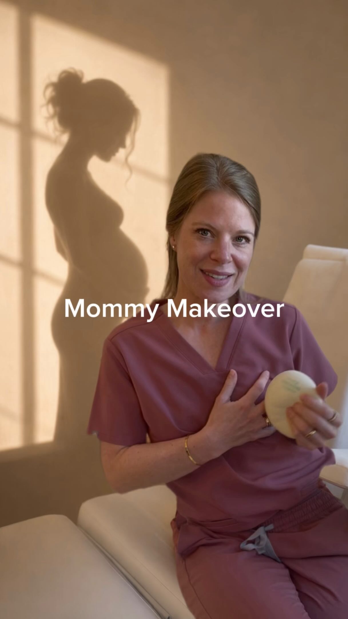 Schwangerschaft und Mama-Alltag verändern den Körper — und manchmal fühlt man sich einfach nicht mehr ganz wie man selbst.🤰
Ein Mommy Makeover kombiniert individuell abgestimmte Eingriffe, um Bauch, Brust und Silhouette wieder harmonischer wirken zu lassen.
#momlife #aesthetic #breastfeeding #plasticsurgery #postbabybody