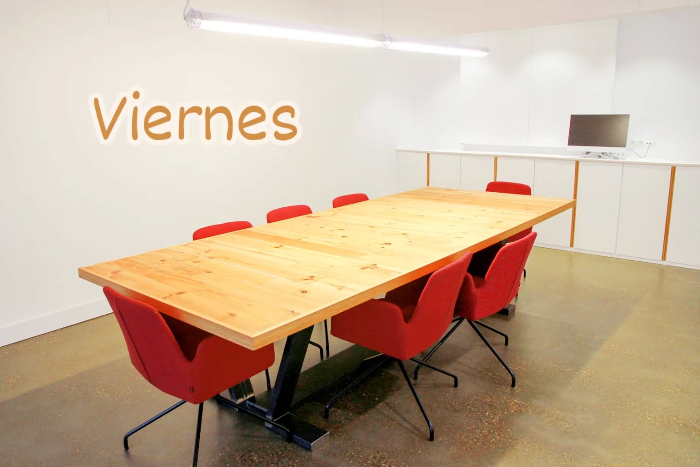 🎙️M-E-S-A-S para R-E-U-N-I-O-N-E-S🎙️
👉🏻 Así se trabaja mejor.
🎙️ Mobiliario creado para motivar.
#hazteunmueble
#almadeblues
#aquihueleamadera
#mesas
#muebles
••••••FELIZ VIERNES••••••