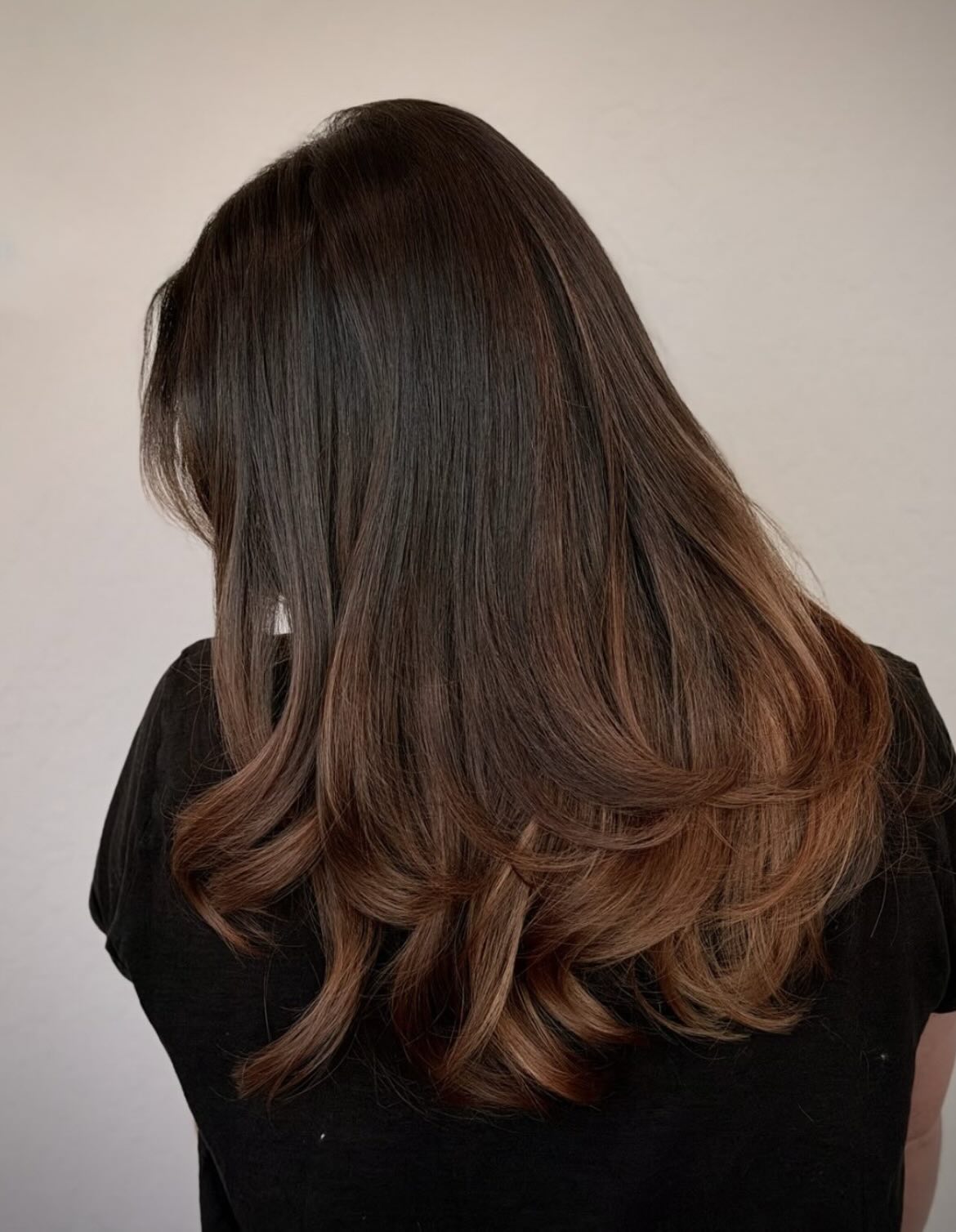 Hand-painted balayage magic 🪄💫
Conner’s books are now open! Give the salon a call today and treat yourself to a gorgeous new look with @itsconhair
#renosalon #renostylist #renohair #renohaircolor