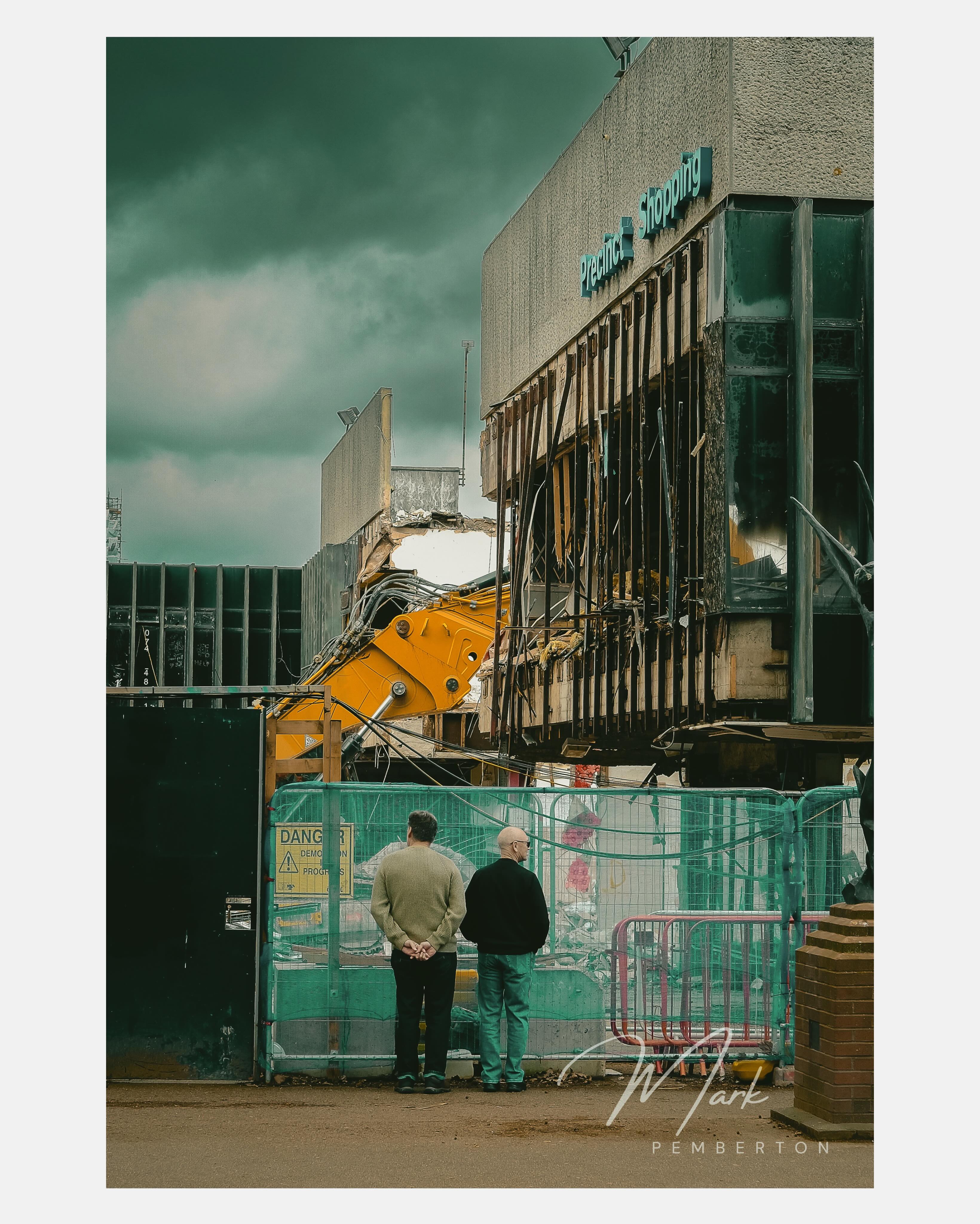 Watching the destruction #coventry #streetphotography #demolition #citycentresouthcoventry