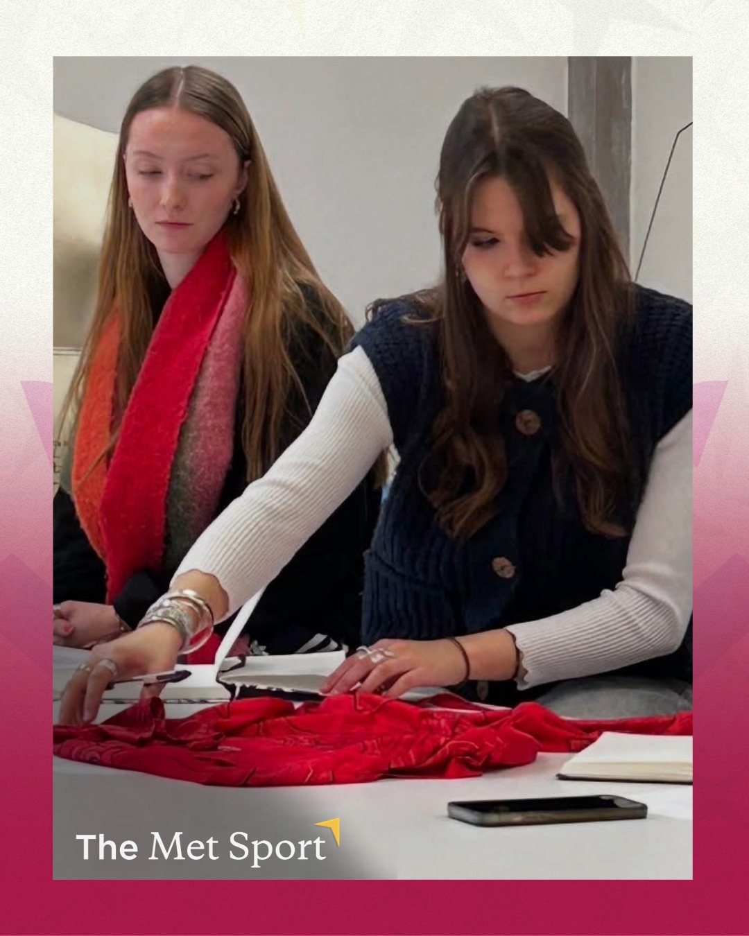 #RoadToGlasgow - Cardiff Met students help shape Team Wales identity ahead of Glasgow 2026.
Cardiff Metropolitan University students and graduates are helping shape the look and identity of Team Wales ahead of the Glasgow 2026 Commonwealth Games, with creative work spanning athlete leisurewear, pin badges and the King’s Baton Relay.
Read more > The Met Sport (Link in Bio)
______________________
Myfyrwyr Met Caerdydd yn helpu i lunio hunaniaeth Tîm Cymru cyn Glasgow 2026.
Mae myfyrwyr a graddedigion Prifysgol Metropolitan Caerdydd yn helpu i lunio golwg a hunaniaeth Tîm Cymru cyn Gemau'r Gymanwlad Glasgow 2026, gyda gwaith creadigol yn cwmpasu dillad hamdden athletwyr, bathodynnau pin a Thaith Gyfnewid Baton y Brenin.
Darllenwch fwy > > The Met Sport (Dolen yn y Bio)
#TheMetSport #TeamWales #CardiffMet #CommonwealthGames