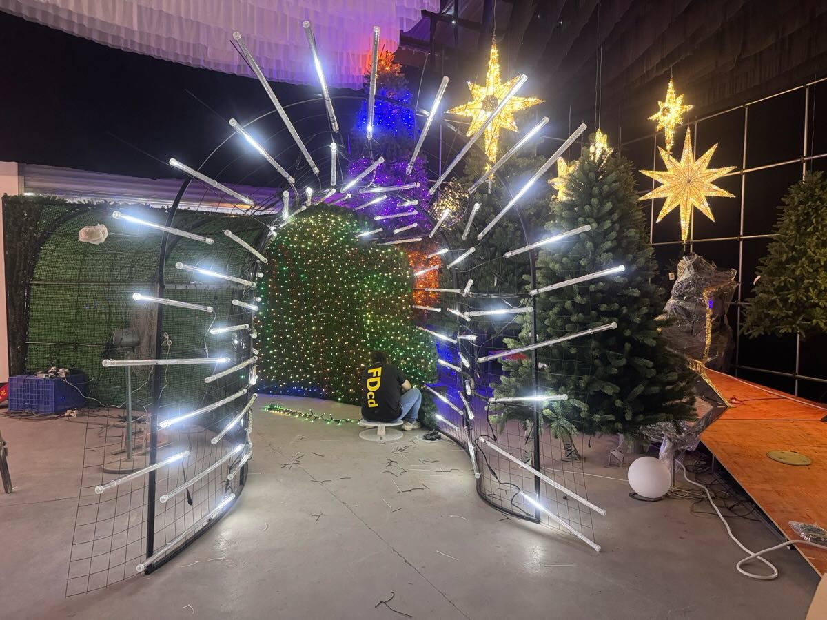 努力中….. 全新的showroom….coming soon
#christmastree #festiveseason #christmas2026 #seasonaldecor #festivedecor