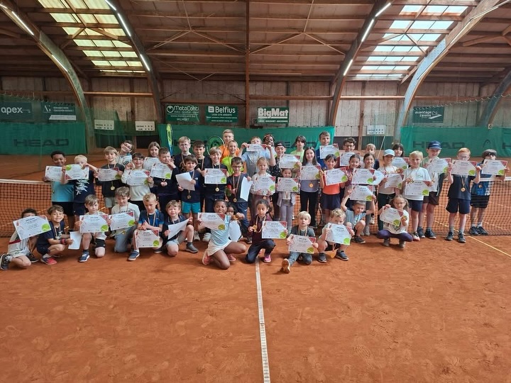 Mais quelle semaine au Smash😍 Entre le stage et le tournoi des jeunes c’était intense! Mais quel plaisir de voir tous ces jeunes courir dans le club, jouer au tennis, au tennis de table, padel bref que du plaisir à voir😍🎾🔥 Merci aux clubs de Waremme, Longchamps, Jena tennis et Flemalle pour leur participation au stage-tournoi 👌 Une belle réussite 🔥Le Smash un club qui vit ❤️