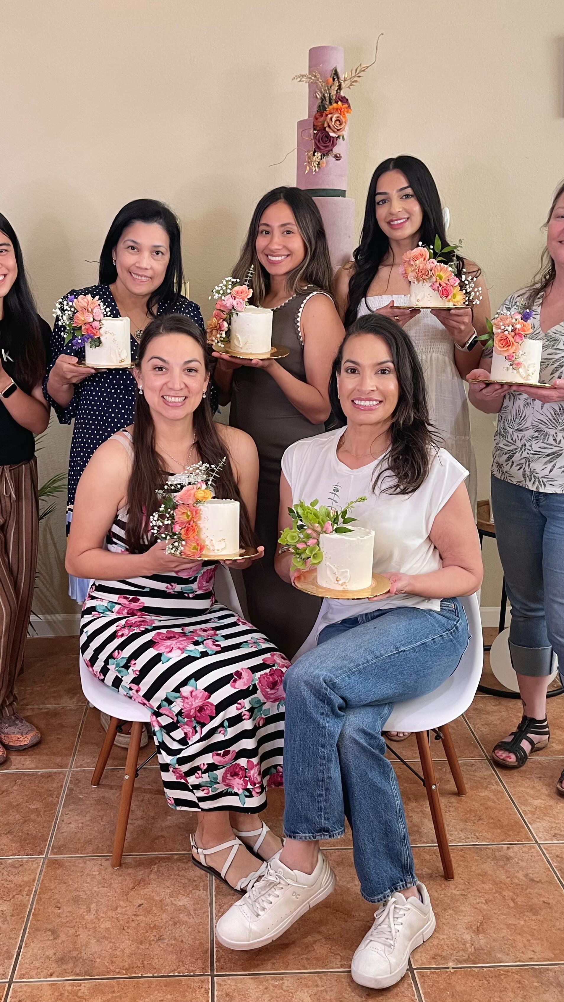 ✨Cake decorating class with my ICU nurses✨
.
.
.
#cakedecorating #cakeclass #cakedecoratingclass #mothersdaygift #happymothersday