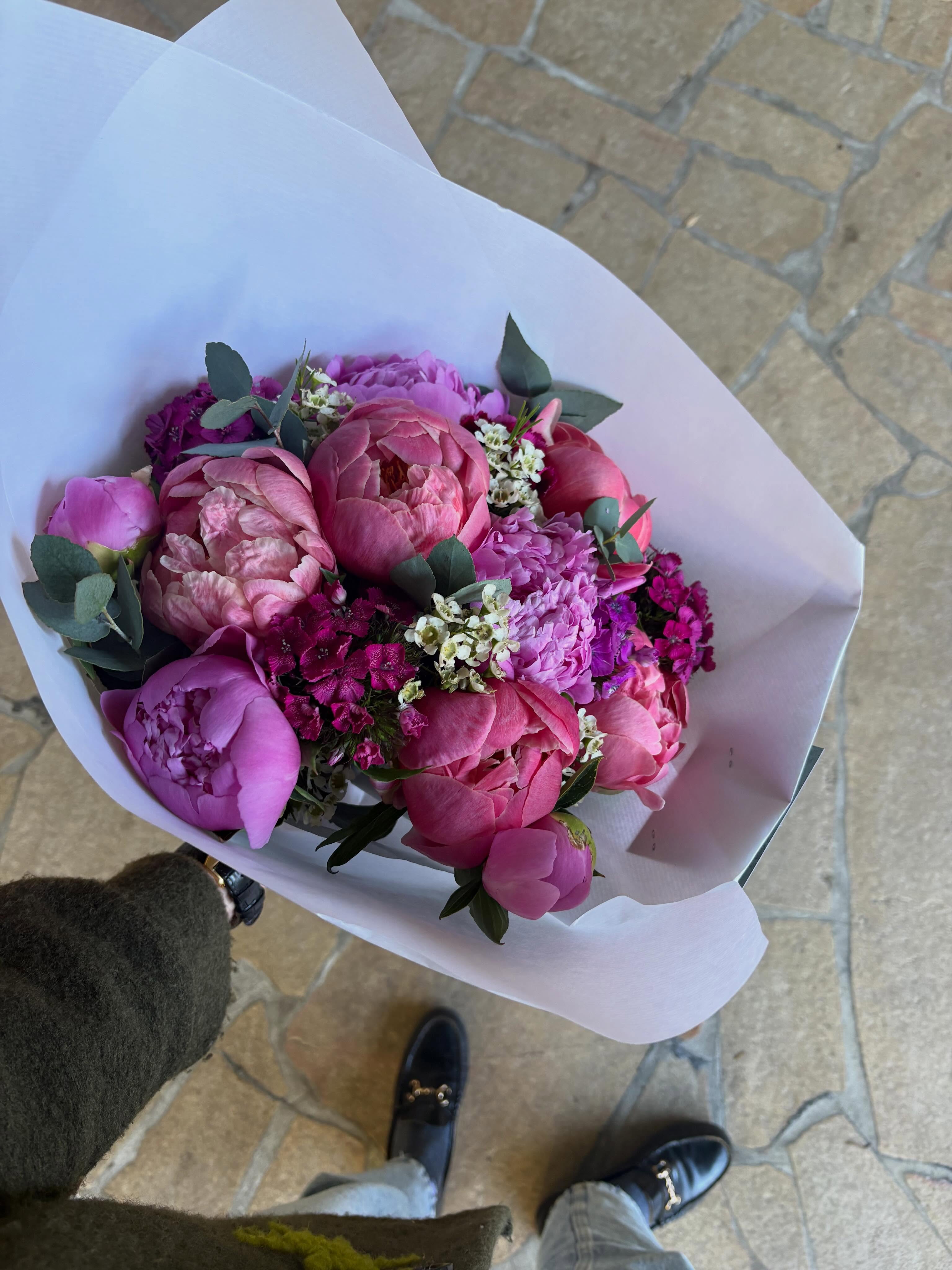 Bon dimanche fleuri 🌺 !
Des fleurs partout, tout le temps depuis 2022•
#fleuristelyon #fleurslocalesetdesaison #collectifdelafleurfrançaise #bouquetdefleurs