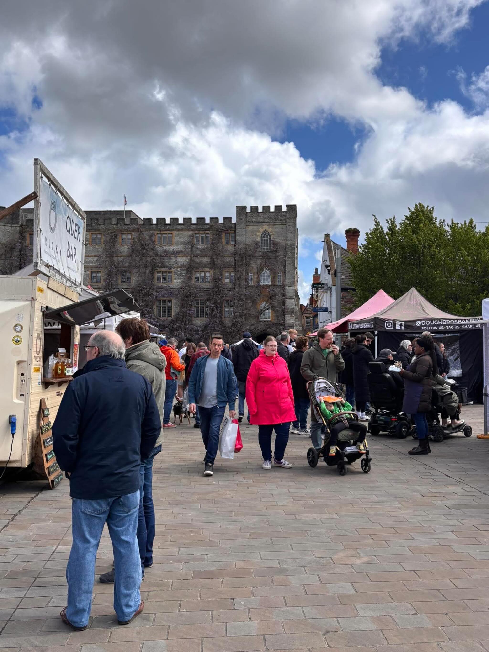 Join us today at the Taunton Independent Market on Castle Green, open from 10am – 3pm!
The sun is shining although there’s a bit of a fresh breeze, and we’re looking forward to a fantastic day packed with incredible local traders, delicious food, unique handmade gifts, and live music. It’s set to be a lovely chilled day in the heart of Taunton!
Come along and support an amazing selection of independent businesses, including:
Asfora
Awesome Brownies
Becky’s Cake Creations
Blissful Wellness Treats
Chay Bisdak
Dahlia Candles
Dough Bros
Fat Head Brewery
Flavour Hub
Fudgeandphotos
Fully Loaded Fries
Georgina’s Handmade Bracelets
JJ’s African Kitchen
John The Greek
Mr & Mrs Lee T/A Bumblee’s Preserves & The Chillees
NHS Somerset Foundation Trust
SB Bakes
The Royal Society for the Protection of Birds – RSPB
Tropic Skincare
Winnies Bakery Limited
Woodworks Garden Planters
Art Food
Greek olives
Pop It On You Clothing and Homewares
Sharls Crafts
HTG Fashion
The Funky Anchovy
Pretty Little Unicorn – Children’s Clothing
Bagzz
Gallery 59
Warlock Mead
Justin’s Vintage Clothing
Crepe Canteen
And adding to the atmosphere today, we’re delighted to have the wonderful Luís Martelo performing live on his trumpet 🎺
Whether you’re stopping by for lunch, shopping local, or simply enjoying the lovely atmosphere, there’s something for everyone.
We can’t wait to see you later! 😊
#taunton #tauntonmarket #somersetmarkets #markettoday #localmarket