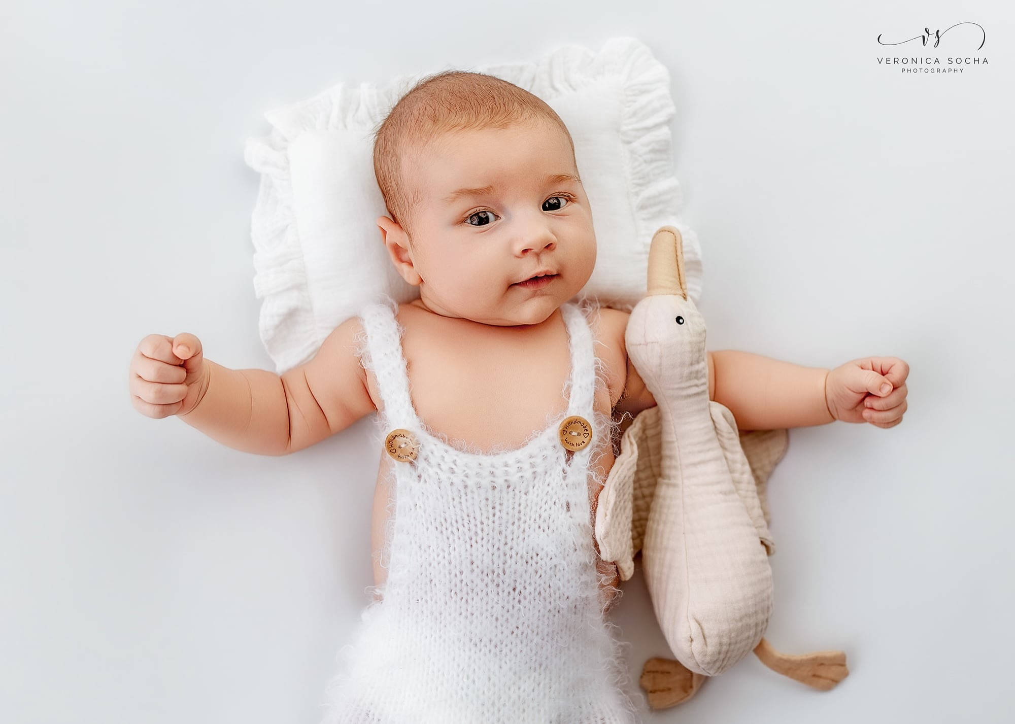 By The tiniest details… the biggest memories 🤍
Those little fingers wrapped around yours.
Soft, delicate lips.
Tiny toes that fit in the palm of your hand.
And those first curious expressions that change day by day… ✨
Newborn sessions are all about capturing these beautiful, fleeting details — the things you think you’ll never forget… but that change so quickly in just a few weeks.
From peaceful sleepy moments to those wide-eyed little looks full of wonder, every image tells a story of your baby’s very first days 🤍
This is why professional newborn photography is so special:
✨ A chance to preserve every tiny detail before it’s gone
✨ Soft, natural styling that keeps all the focus on your baby
✨ Timeless images that never go out of style
✨ Memories you’ll treasure for a lifetime
Every session is baby-led, calm, and completely safe, allowing me to gently capture your little one just as they are — perfect in every way 🤍
If you’re expecting or your baby has just arrived, this is the perfect time to book your newborn session. These early days pass in a blink… but your photos will last forever ✨
📍 Swindon newborn photographer | Wiltshire
📩 Message me to secure your session
_________________________________________
https://www.veronicasphotography.com/contact
#SwindonPhotographer
#NewbornPhotographySwindon
#WiltshirePhotographer
#NewbornSession
#BabyDetails