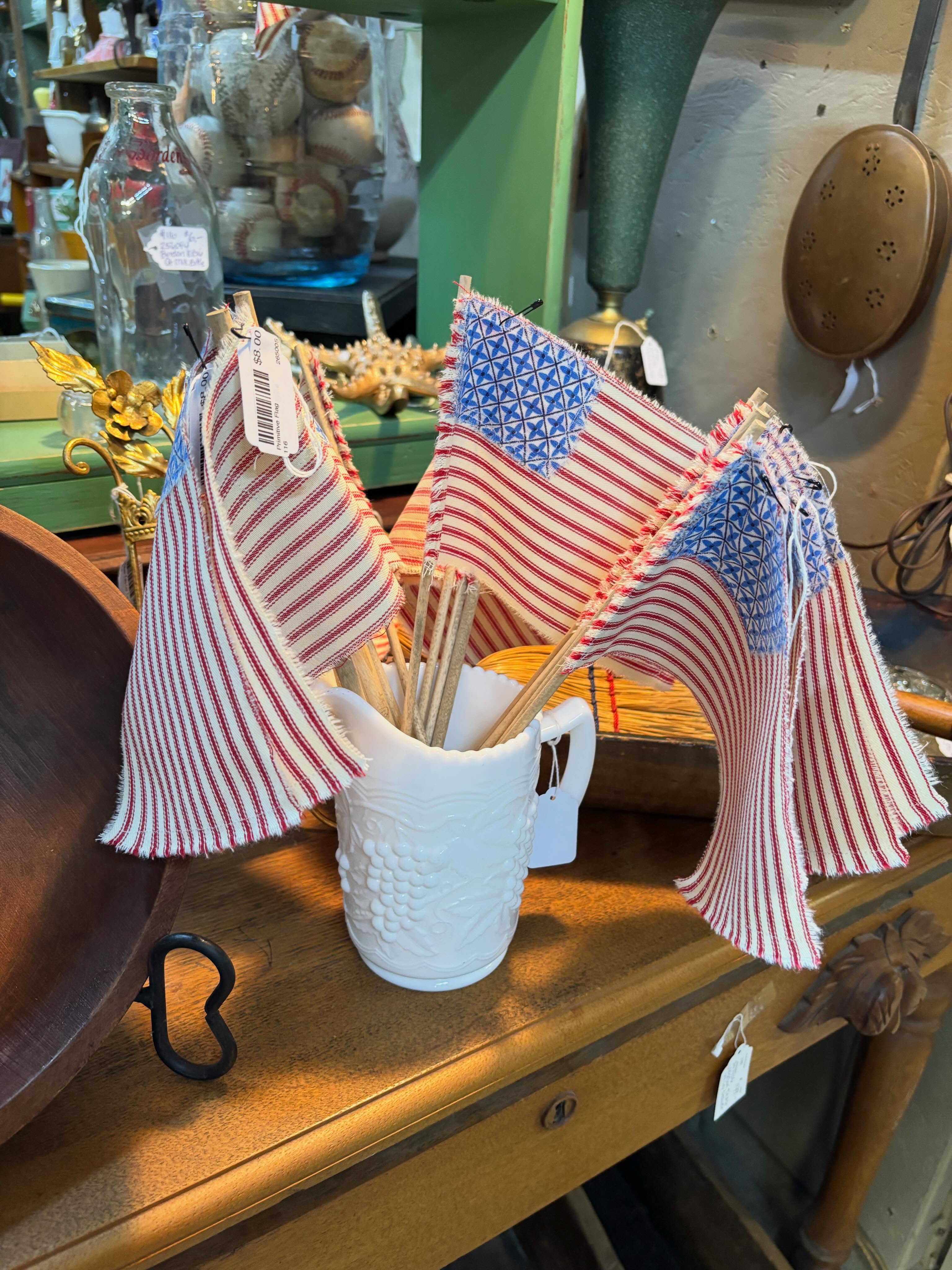 Restocked at Pipe Creek Mercantile this afternoon. Their Second Saturday 31 Flea Market this weekend! I think there are 20+ vendors in the field! #junkismylife #welcomehomevintagetour #vintagedecortour #vintage #americana