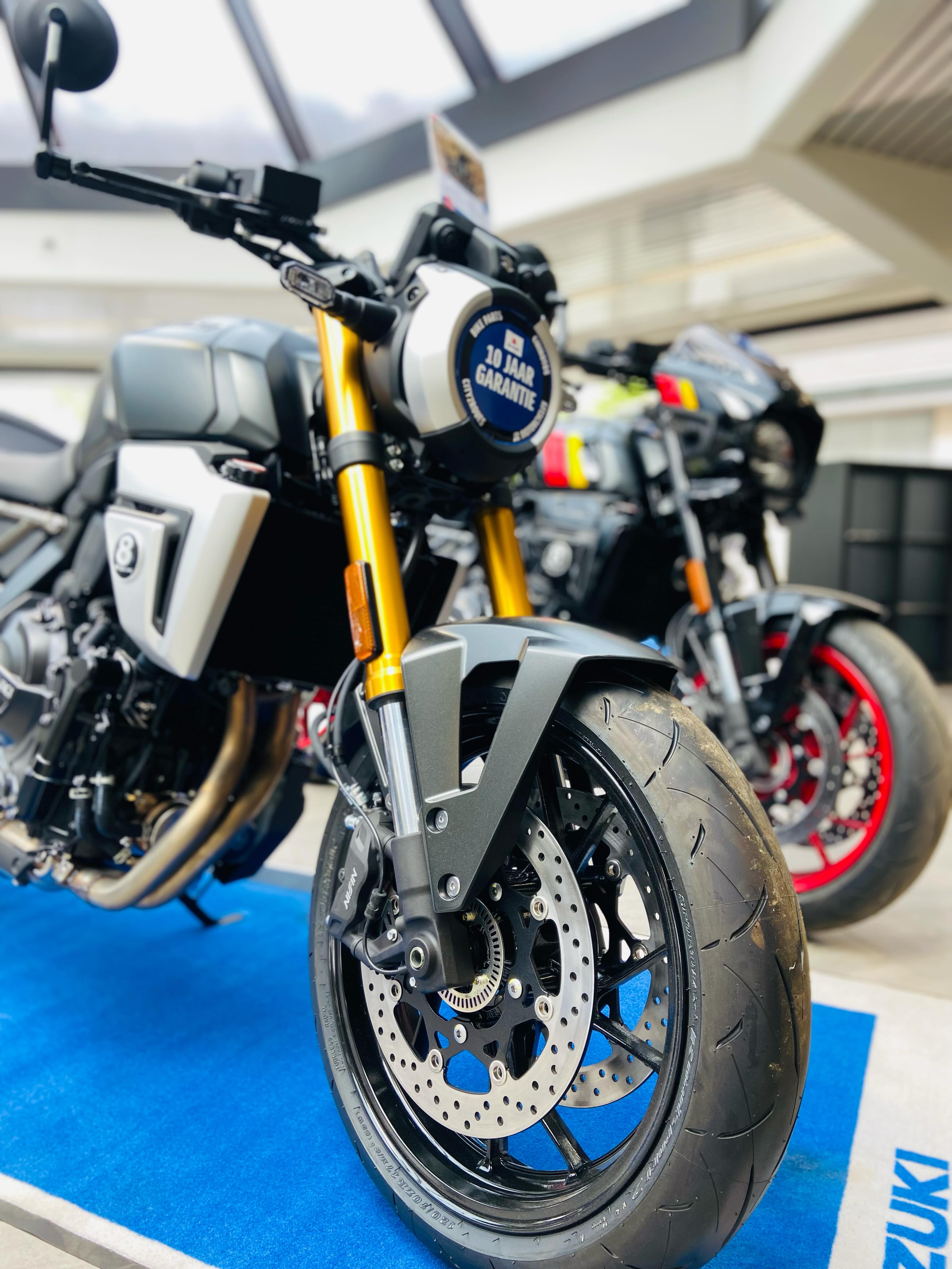 🏆🏆
Suzuki GSX-8T en GSX-8TT zijn bekroond met de prestigieuze Red Dot Design Award!
Een internationale erkenning voor hun opvallend design, innovatieve stijl en perfecte mix van prestaties en karakter.
De GSX-8T en GSX-8TT bewijzen dat kracht en design perfect samen kunnen gaan!
#suzuki #award #motorcycle #viral #fyp