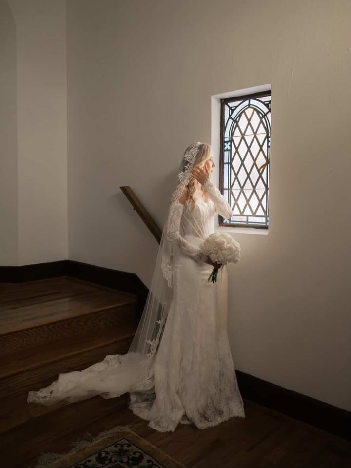 Look at our stunning bride, @jess.woods_! We love the strapless chantilly lace and romantic detail of this @essenseofaustralia 🤍
Are you a Diane’s Bride? Share your special day with us so we can celebrate with you!
Venue: Chapel on 4th
Photographer: @mayleeb.photo