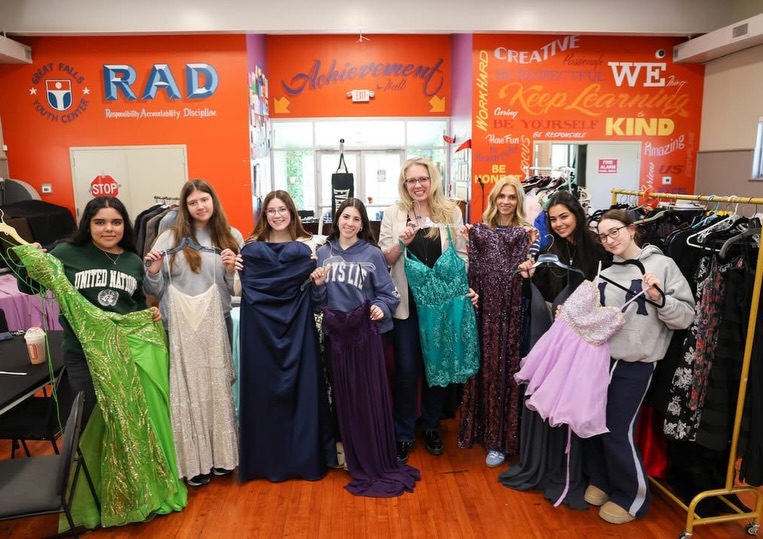 Prom dreams came to life at the @greatfalls_youthcenter!👗
Thanks to our amazing partners at Pascack Hills Regional High’s @projectpaterson, Becca’s Closet, and Seven x Seven Boutique, students had the opportunity to choose free prom dresses and suits for their special night.
With support from students at @pascackhillsnj, the event was filled with excitement, smiles, and students finding the perfect look for prom night.