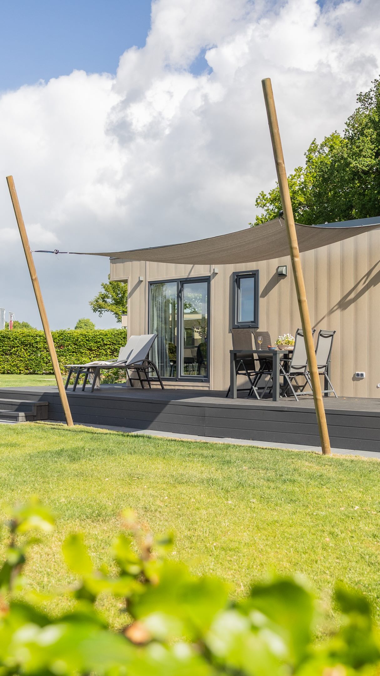 De vrijdagochtend work-out: 12 bedden… 😅🛏️
Maar alles staat weer klaar voor onze weekendgasten 🤍
Nog last minute weg? Het wordt heerlijk weer ☀️
We hebben nog 4-persoons chalets vrij! 🌿