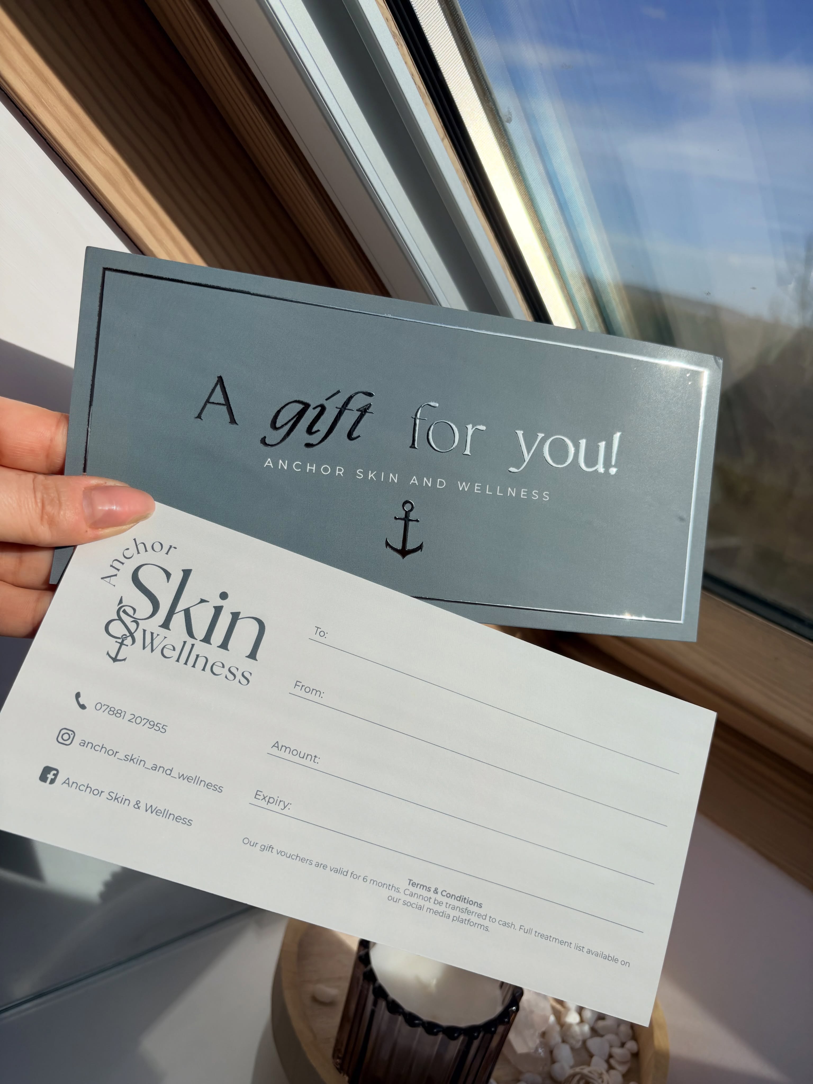 Gorgeous gift vouchers for @anchor_skin_and_wellness
If you’re thinking of adding foil to any stationary, vouchers are always my number one recommendation