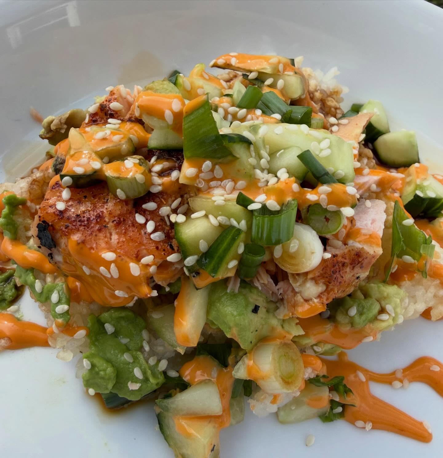Crispy rice with salmon and spicy mayo! 🥰 oh my love 🍣 #cookathome #recipe #writting #cheflife #dinner 🫶🏼