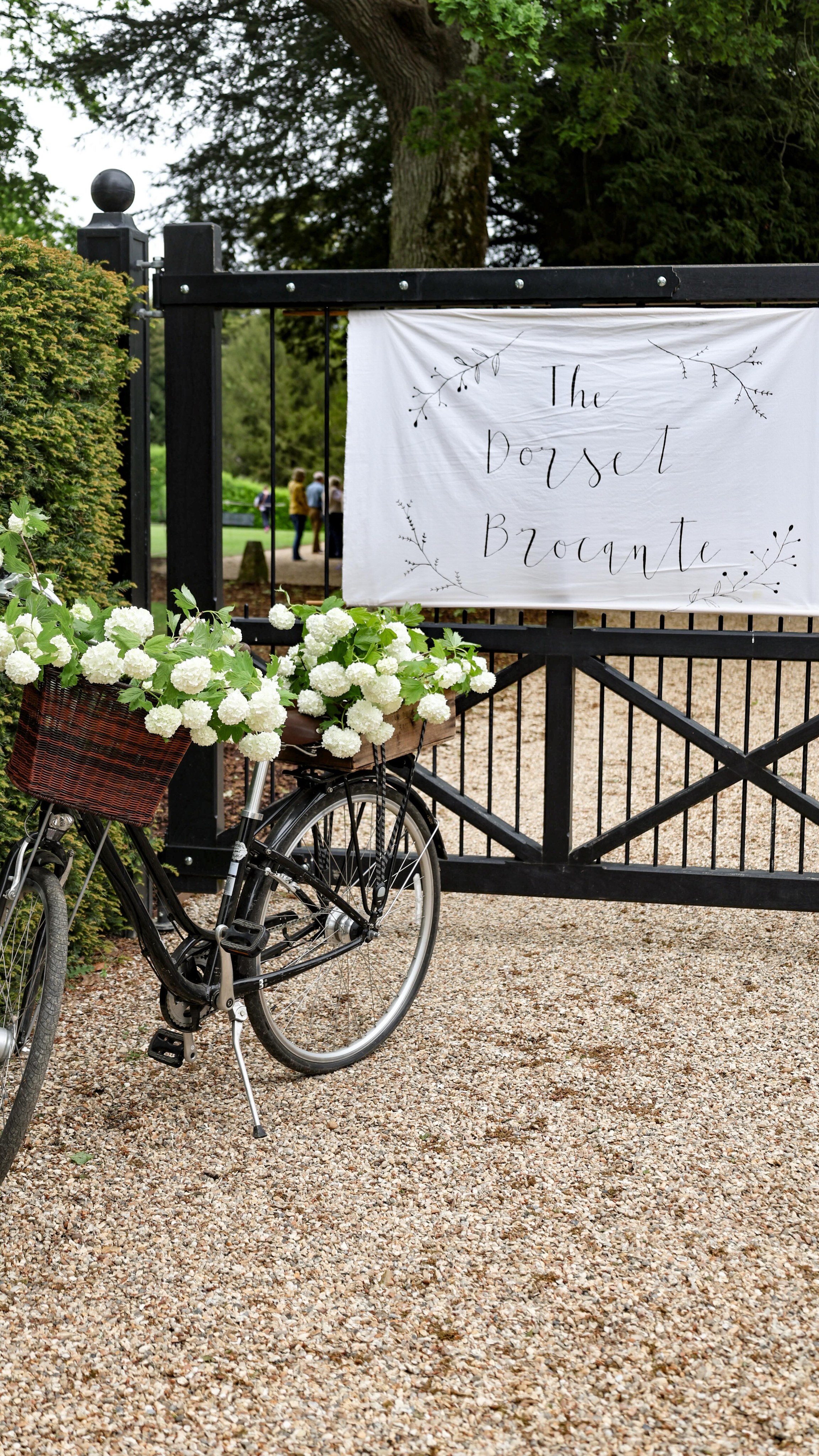 We remain forever grateful that you come to see us, shop, browse, eat and chat with the stallholders at our fairs. It is so lovely to see regular customers return from close by and from across the country, and then to meet new ones who have been longing to visit us, and have come to stay for the weekend 🤎
The stories of why you visit, which stalls you love, the friends you plan to bring next time and of the husbands who are waiting in the garden (while you use his credit card - we had several of these!) always make us smile!
😉
We know times are tough at the moment and that what we offer are little luxuries, which is why we are hugely grateful for your support last weekend 😘
Thank you to our wonderful Exhibitors who created the magic with their beautifully curated stands, many products made or sourced especially for the fair, and with the ability to magically replenish overnight, we were delighted to see you and to have you with us.
It really does take a village to run a fair, so we are grateful for the incredible support behind the scenes of everyone who has helped us this time 🤎
The team @larmertree Amy, Hannah, Francesca & Eric
The best Artisan Foodies who kept us going each day Jass @grounded_coffee_events
Roland @thedoughbox.bh
Zena @crepe_roulette
Ali @one.nine58 &
Calum @pamphilldairyicecream
Beautiful fresh flowers grown locally by @swflowergrowercollective which were absolutely stunning
Lucy @knottyknotty.studio Nic & James @mrjamesbertie for running the front entrance for us
Becky & Lucy @knottyknotty.studio for styling the entrance, gorgeous wreath & table, designing the flyers, blackboards & tech support
Harry @kn000t_ with Pete @katie_bell_treasure Dave @trunkvintageuk & David @mistressoflinen for running the car park
Sarah & Sally from L M Medical who were on standby incase of any accidents
Howard & Rachel @olive_and_b for stepping up to help with the bins & when change was getting very low at the entrance
The musicians of Witchampton Ukulele
Andy @thevintageapothecary for putting up & taking down all the signs & behind the scenes support
Becky @thelifestyledco.surrey for capturing the event beautifully
Thank you 🤎