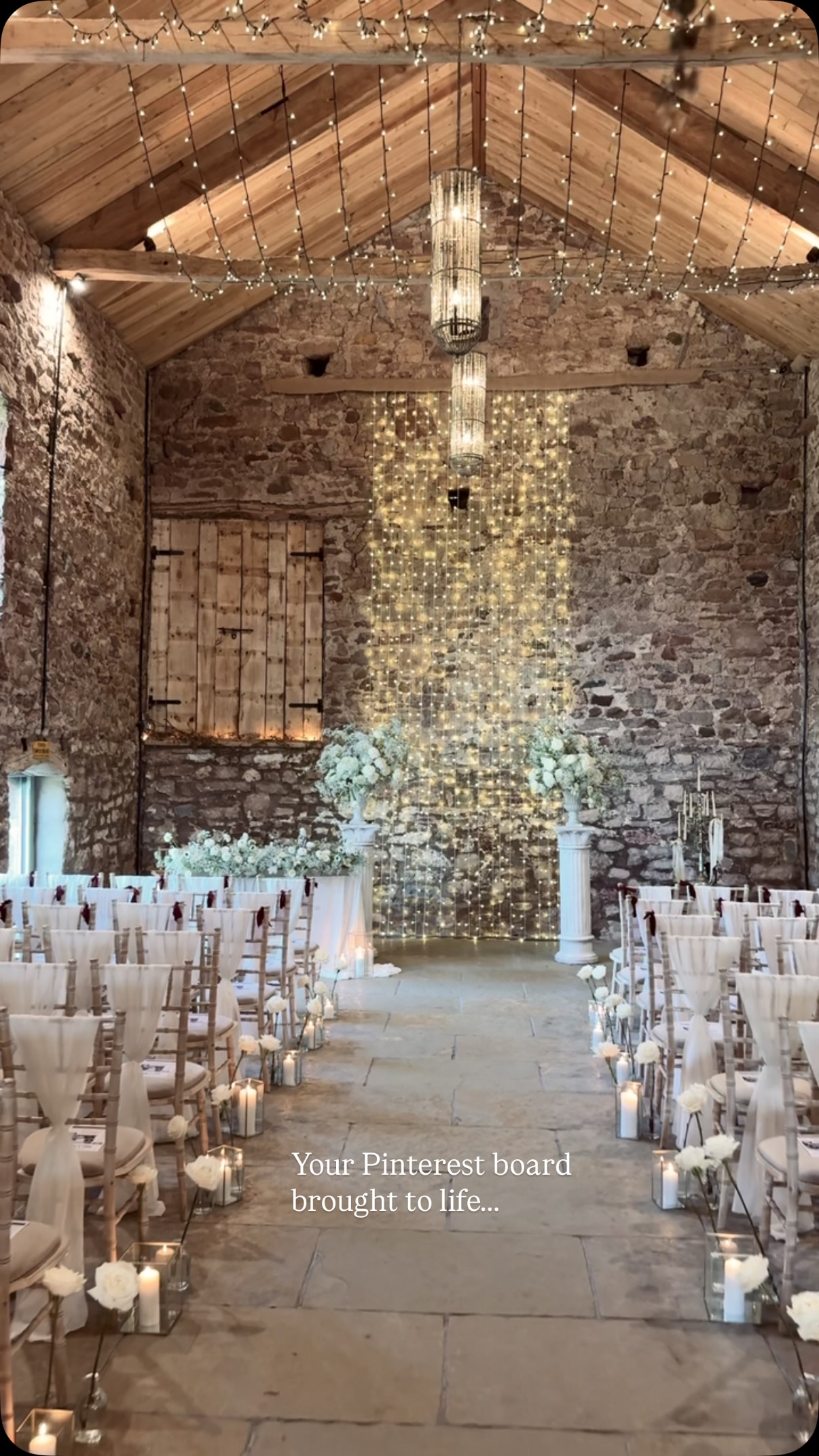 WEDDING PINTEREST BOARD TO REALITY//
Obsessed with this dreamy aisle!
Styling @storiesof_events
Florals @winterandthewillows
#edenbarn #barnweddingvenue #romanticweddings #aisleinspiration