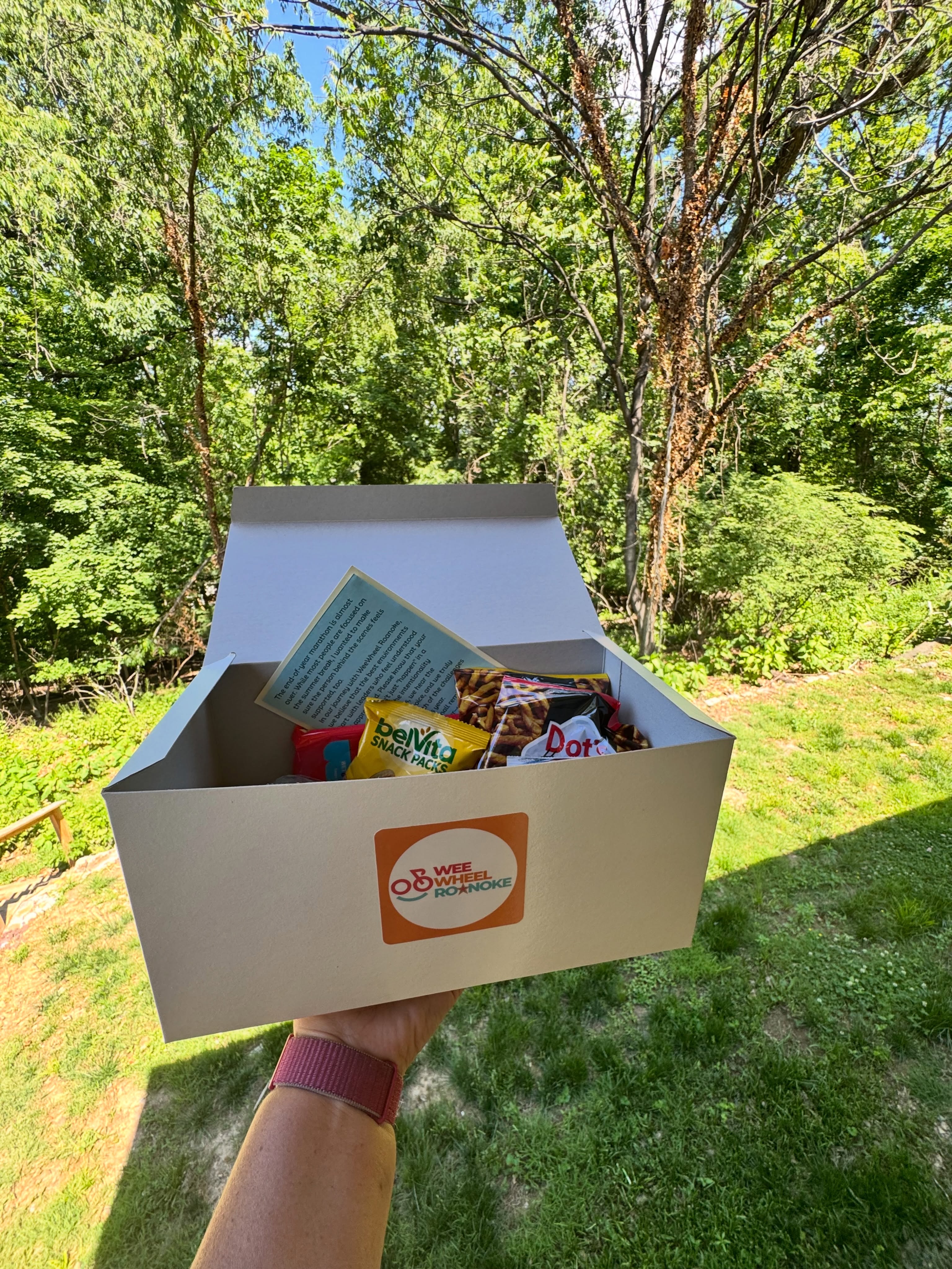 ☀️It’s Maycember and we know the stress and chaos are real especially for those working hard in our schools! We made some End of the School Year Survival kits for those hard working school directors keeping everything on track.
❓Do you know of a school director that we should take one to? Tag them or the school below!⬇️
#maycember #roanokeva #endoftheschoolyear #summeriscoming☀️