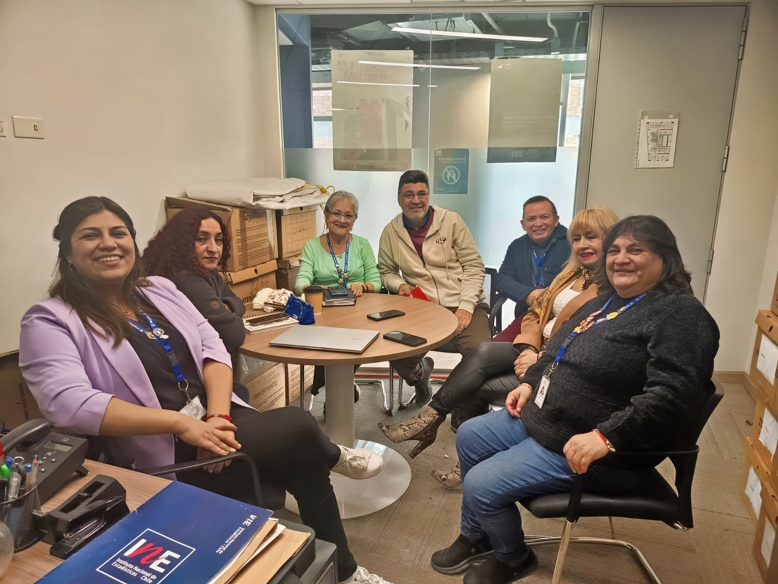 📌 ANFINE Nacional informa gestiones realizadas en sus primeras semanas de trabajo
Durante sus tres primeras semanas de gestión, el Directorio Nacional de ANFINE desarrolló una intensa agenda gremial e institucional, marcada por reuniones, coordinaciones y actividades de representación.
✅ Principales actividades realizadas:
1️⃣ Participación en la Convocatoria Nacional ANEF | Abril 2026.
2️⃣ Coordinaciones sectoriales ANEF: Salud, Trabajo, Economía, Minería y Hacienda.
3️⃣ Presentación de la presidenta y secretario ante la Federación de Economía.
4️⃣ Participación en ceremonia de certificación ChileValora – Recolectores ENE RM.
5️⃣ Presentación del gremio ANFINECH.
6️⃣ Entrega de documentos de elecciones nacionales ante la Dirección del Trabajo.
7️⃣ Reunión de ANFINE con la Dirección Nacional.
8️⃣ Saludo institucional por el 57° aniversario de ANFINE.
📸 Revisa la noticia completa y todas las fotografías en www.anfine.cl
#ANFINE #ANFINENacional #GestiónGremial #TrabajoGremial #57AñosANFINE