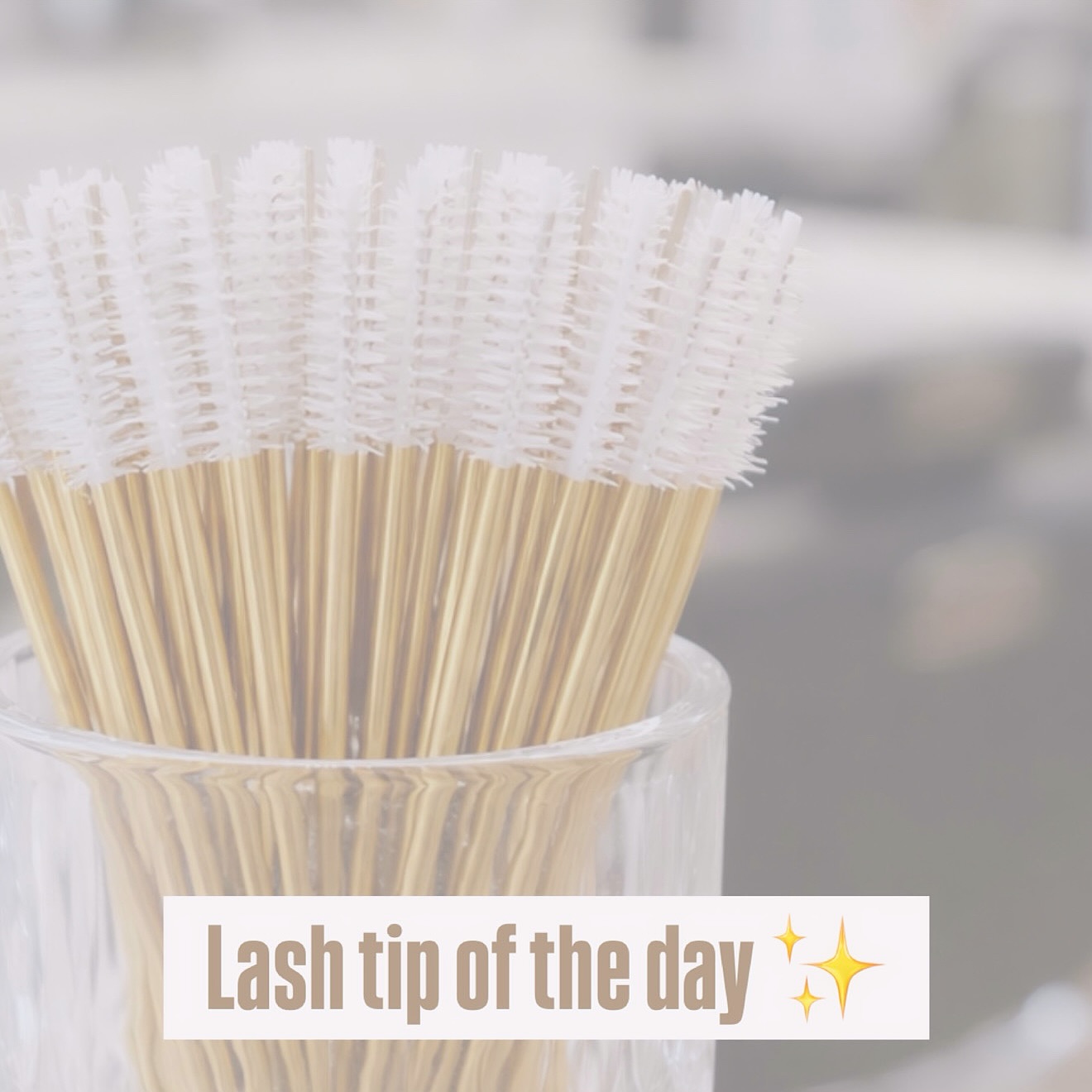 Lash Tip of the Day 🤍
Oily products and lash extensions are
not besties 🚫✨
Keep oils away from your eye area for better retention 😘