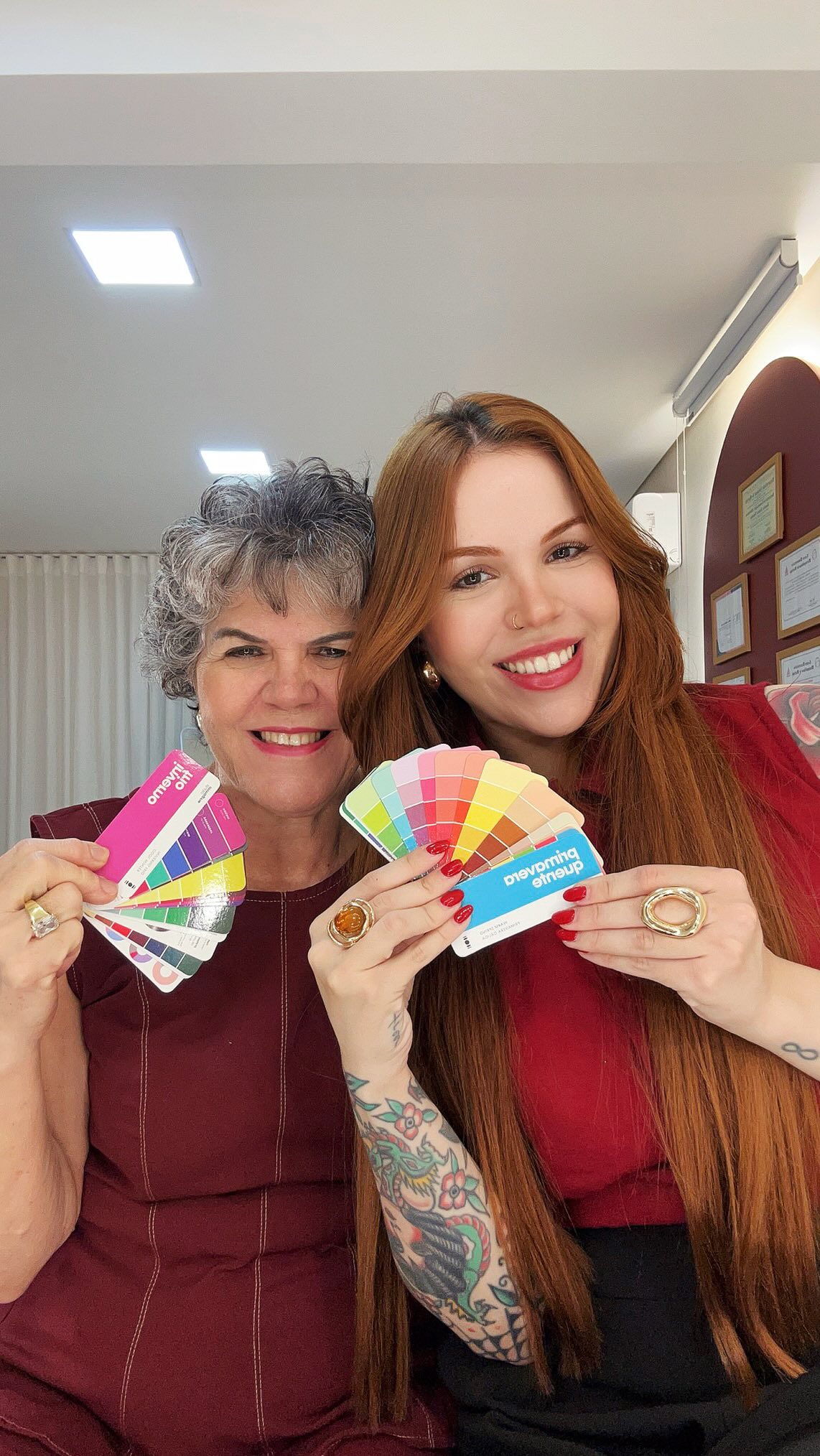 Especial Dia das Mães: 40% OFF na Coloração Pessoal em dupla 💐
Um presente com significado: autoconhecimento, autoestima e um momento especial juntas (e não precisa ser só mãe e filha, pode ser com amiga, irmã ou quem você quiser viver essa experiência).
Mas atenção: é por tempo limitado, me chama no WhatsApp e garante seu horário (link na bio)!