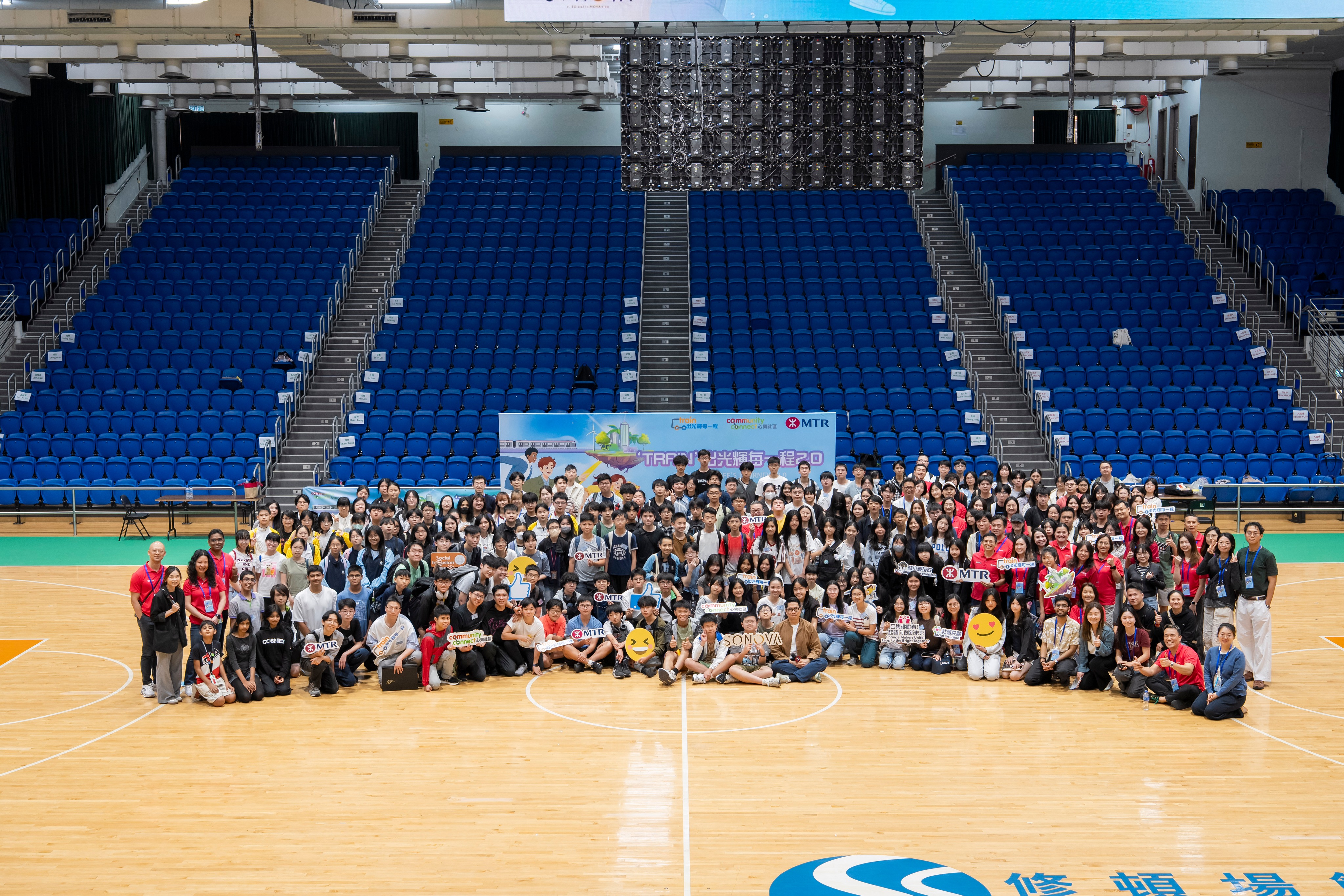 BESGO is committed to nurturing young people to understand that business can, and should, be a force for social good.
Last month, students from CUHK Business School took part in the “Train for Life’s Journeys 2.0” @trainforlifesjourneys Bootcamp as student mentors. Co-organised by @mtrhk and @sonovahk , the Bootcamp is designed to help young people develop future-ready skills through design thinking, technology application, technology ethics, financial literacy, and empathy.
As a strategic partner of the programme, BESGO was pleased to see our student mentors take part in this meaningful initiative. During the two-day Environmental and Social Innovation Challenge, they supported secondary school participants in exploring environmental and social challenges and developing ideas with social impact, while also deepening their own understanding of mentorship, collaboration, and the practical meaning of social good in action.
We are grateful to our student mentors for their commitment and enthusiasm, and we sincerely thank MTR and SONOVA for leading this meaningful programme and for their dedication to youth development and social innovation.
#TrainForLifesJourneys #YouthMentors #SocialInnovation #BusinessEducationForSocialGood #ExperientialLearning #MTR #SONOVA #BESGO