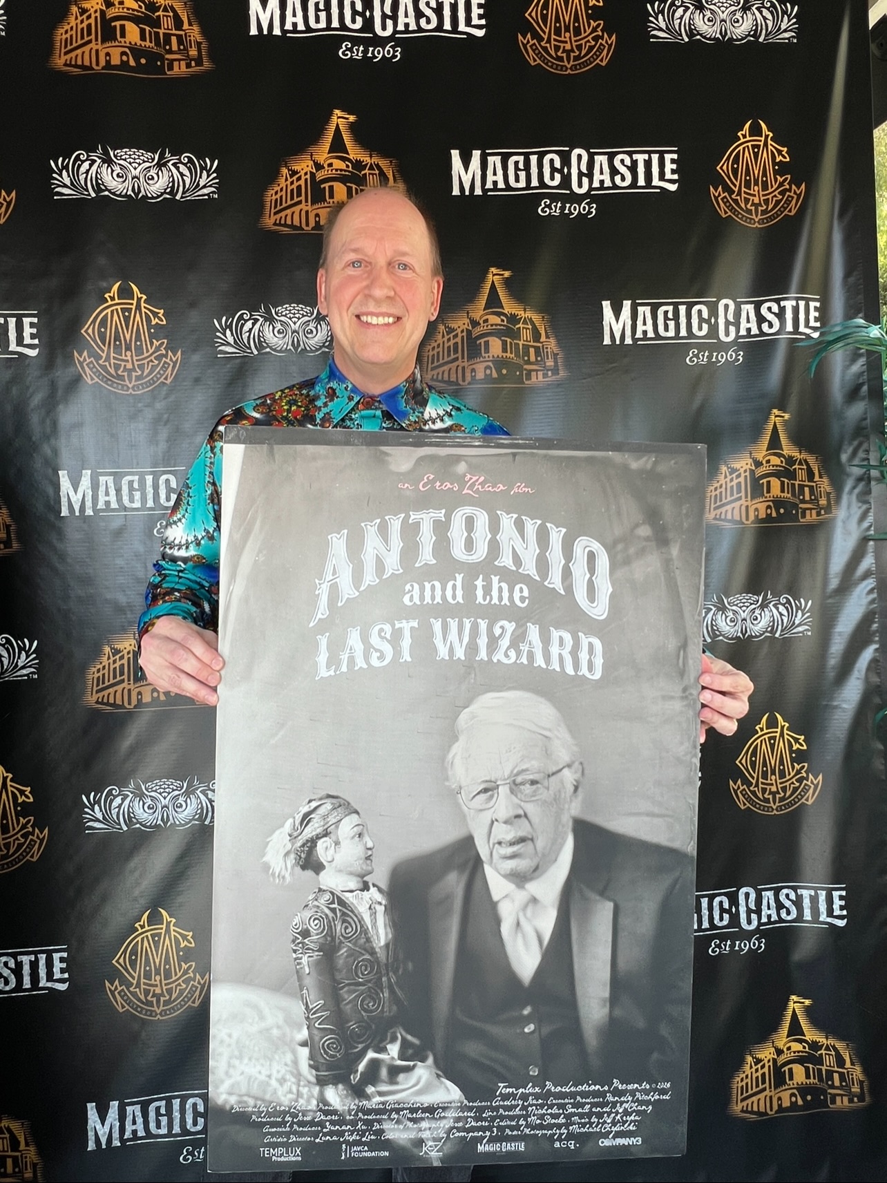 It was the worldwide premiere of the Eros Zhao film “Antonio and the Last Wizard” about master illusion design maker John Gaughan and his 178 year old Antonio.
Directed by @eroszhao
Cinematography- @jessedacri
Music composed by @jeffkryka
Orchestra recorded and mixed by @vibbertsmixing
Produced by @littlejacket61
@john_gaughan_magic - it is an honor to work on this film 😎🎛️🎵🎵🎻🎻🎻
#engineer #magic #illusion #magician #johngaughan