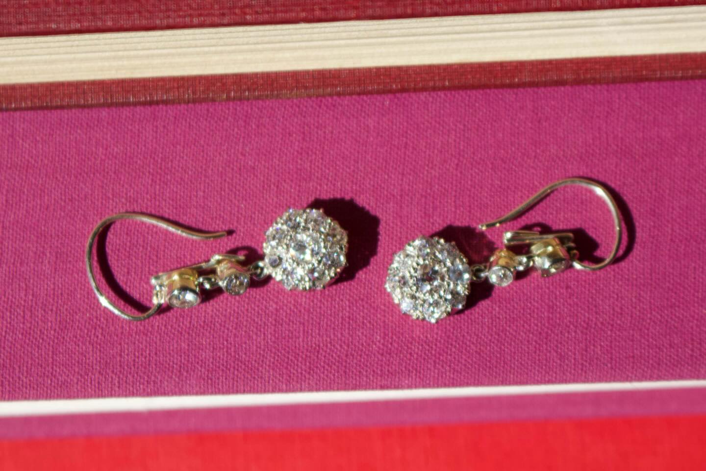 A small section of some of our new arrivals making their debut at the @decorativefair next week
We are busy busy getting everything catalogued and ready for the fair and look forward to seeing everyone next week
As always DM me for tickets
#newarrivals #antiquejewelryaddiction #antiqueearrings #artdecojewelry #antiquering
