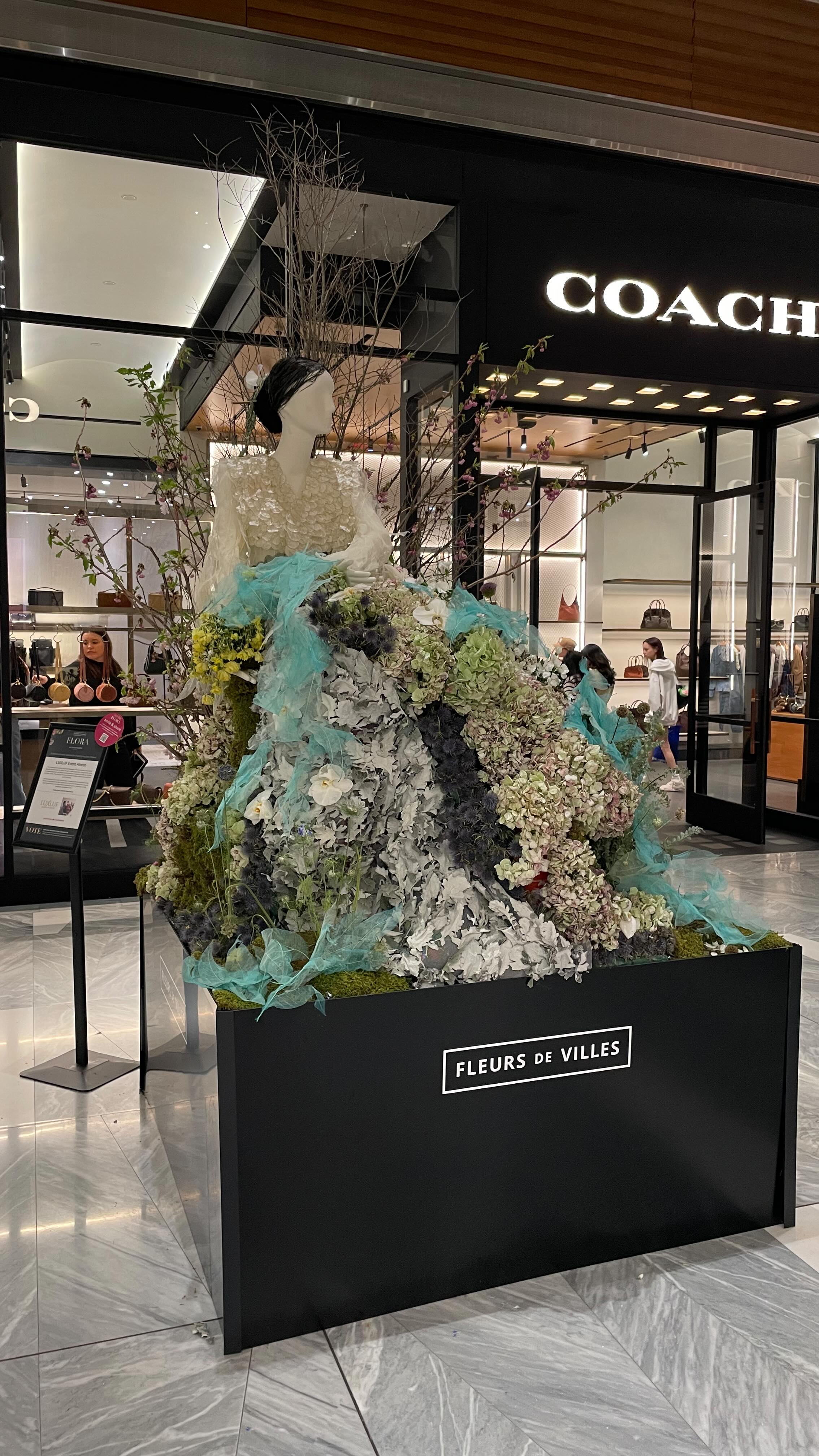 Our dress for the Fleurs de Villes Flora installation! So glad our inspiration came to life!
#luxlufevents #flowers #nycflorist #luxluf #nycevents