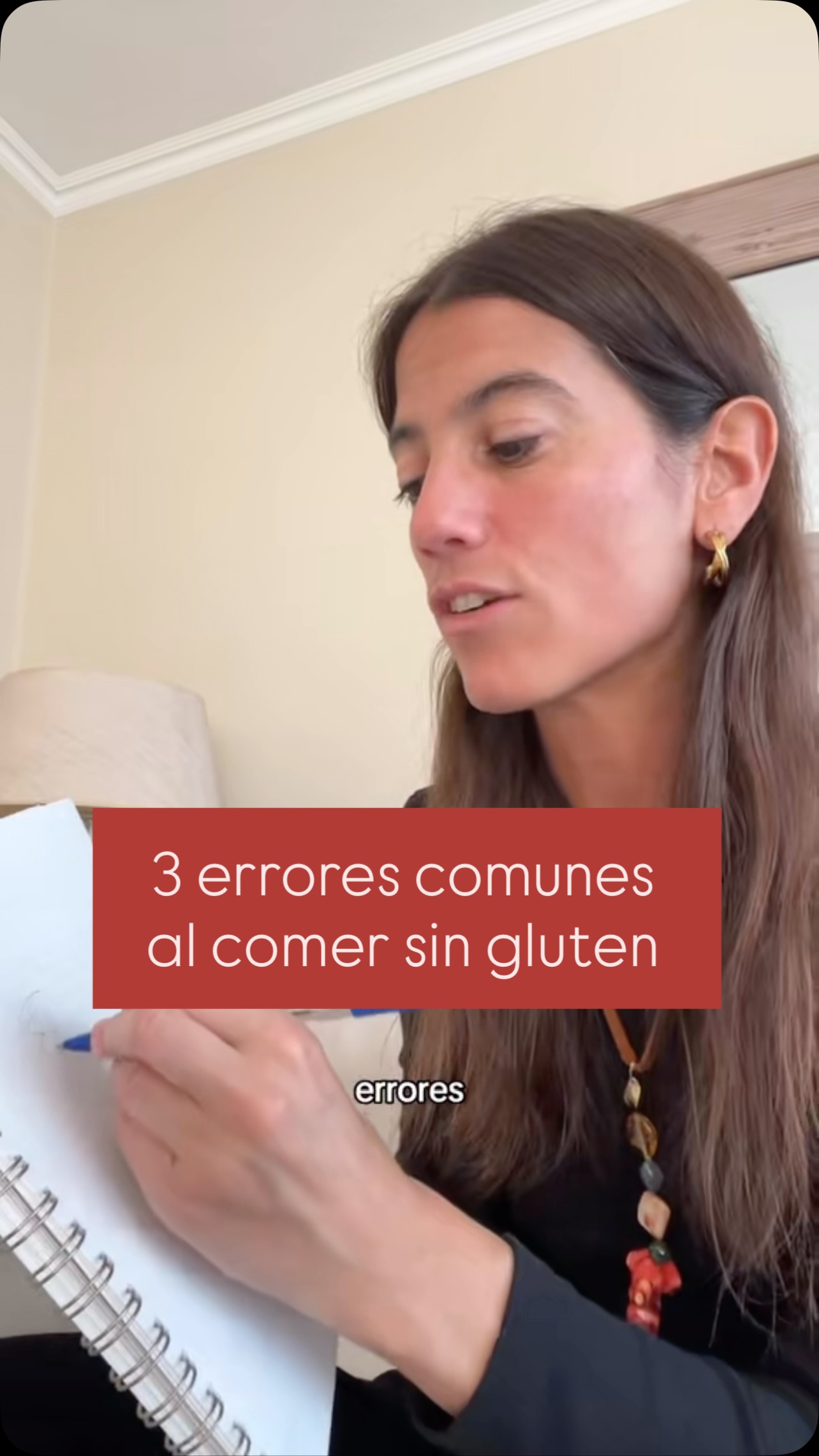 3 errores más comunes al comer sin gluten ❌
🔹Comer sin gluten no es sinónimo de comer mejor y estos son los errores más comunes
1️⃣ Vivir a base de ultraprocesados sin gluten
2️⃣ Cocinar tus comidas solo con harina de arroz o premezcla sin gluten
3️⃣ Terminar comiendo siempre lo mismo
🔹Al final, eso te deja con poca variedad y menos nutrientes
🙋🏻♀️ Como nutricionista y celíaca, lo veo en consulta y es justamente lo que trabajamos para que puedas mejorar tu alimentación sin gluten sin caer en dietas ni en restricciones innecesarias
⁉️Si te sentiste identificada con alguno de estos, te leo en los comentarios👇
Y si querés que trabajemos juntas en mejorar tu alimentación sin gluten, escribime por privado 🤍
➖➖➖➖➖➖➖➖➖➖➖➖➖➖➖➖
📚 Metodología ➡️ Creando hábitos, no dietas
📩 jacinta@nutricionequilibrio.com.uy
📲 098 408 043
🌎 Www.jacicubasnutricion.com
#celíacos #celiaquía #nutricionista #habitossaludables #comersingluten