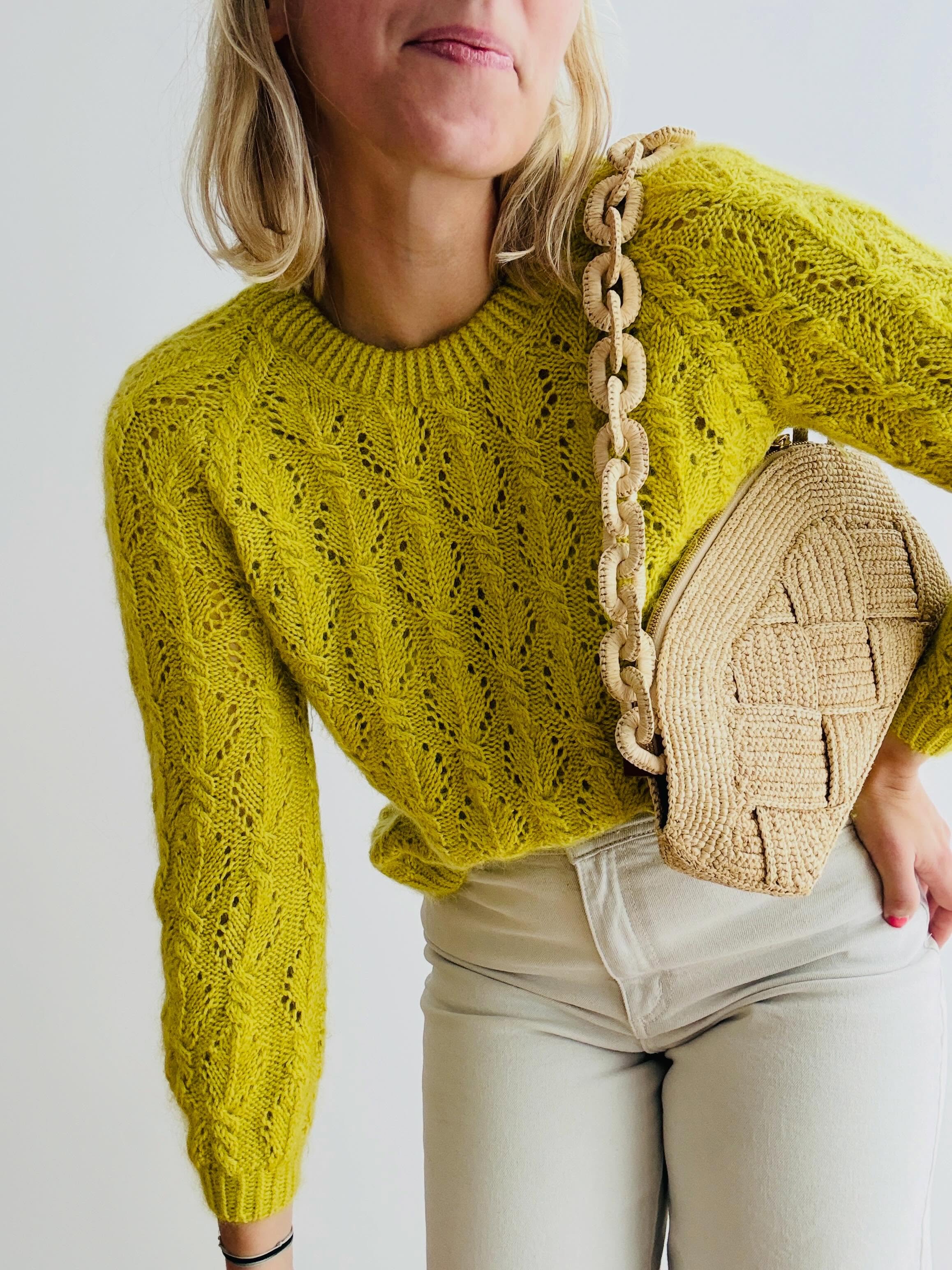 An exciting trip for an exciting project is around the corner and I have spent the week picking exciting outfits for my exciting knitwear 🤩
.
The yellow sample of the #gerardinasweater was made by @iva.strickt during the test knit and I am not sure if I want to give it back to her after my exciting project is finished - I just love it so much 🥰
.
.
.
Advertising
.
#knitting #stricken #strickenmachtglücklich #knittingpattern