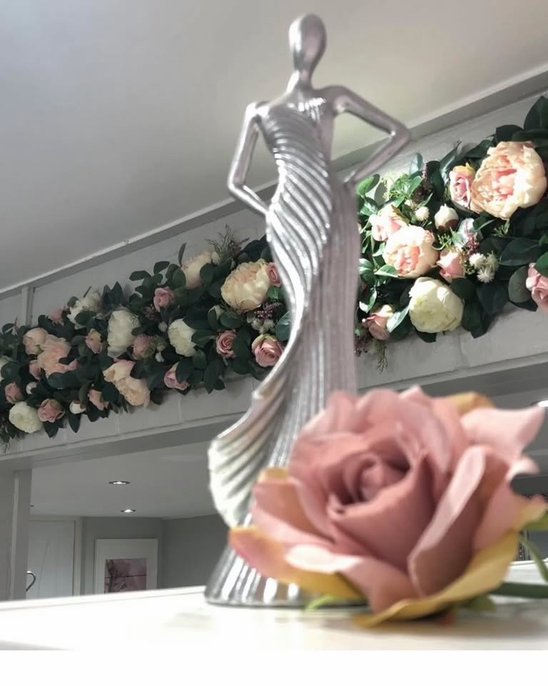 ✨Why Brides-to-Be Love The Hideaway Boutique✨
Looking for your dream dress in a relaxed, intimate setting?
Here’s why The Hideaway Boutique could be the place for you:
Exclusive Experience
Your appointment is all about you. With private access to the boutique, you’ll have the space, time, and attention you deserve, no crowds, no pressure.
Carefully Selected Styles
We handpick every designer and gown, offering a beautiful selection of styles to suit every bride’s vision.
Personal, One-to-One Service
From the moment you walk in, you’ll be warmly welcomed and guided every step of the way. We’re here to make your experience unforgettable.
Everything in One Place
Complete your bridal look with our stunning collection of veils, tiaras, headpieces, jewellery, shoes, and belts.
Appointments are limited, book yours today and discover the magic of The Hideaway Boutique.
#bride2026 #bridal #yateley #weddingdress