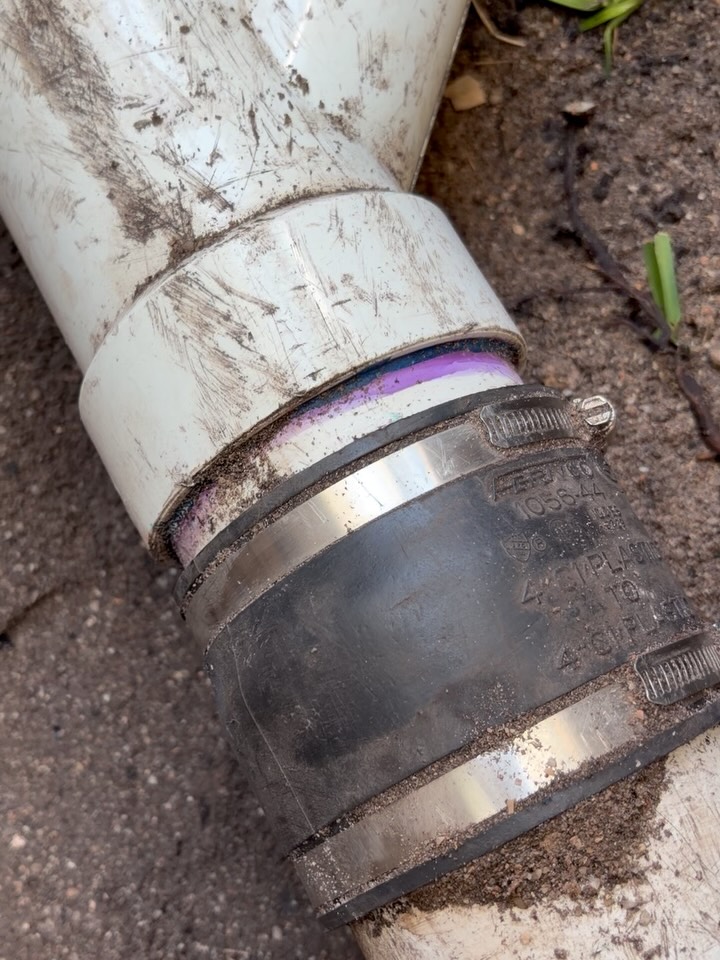 Doing the job the right way the first time matters. In this photo, a combo fitting was installed on two Ferncos without shear bands. Without the proper support, the fitting dropped over time, causing movement in the line and leading to stoppages.
Shear bands are there for a reason — they add strength and prevent sagging or shifting under load. Skipping small details during installation can turn into bigger problems later, including callbacks, blockages, and costly repairs.
Quality work isn’t just about getting it done — it’s about making sure it lasts. Call Total Comfort Plumbing 954-968-4121