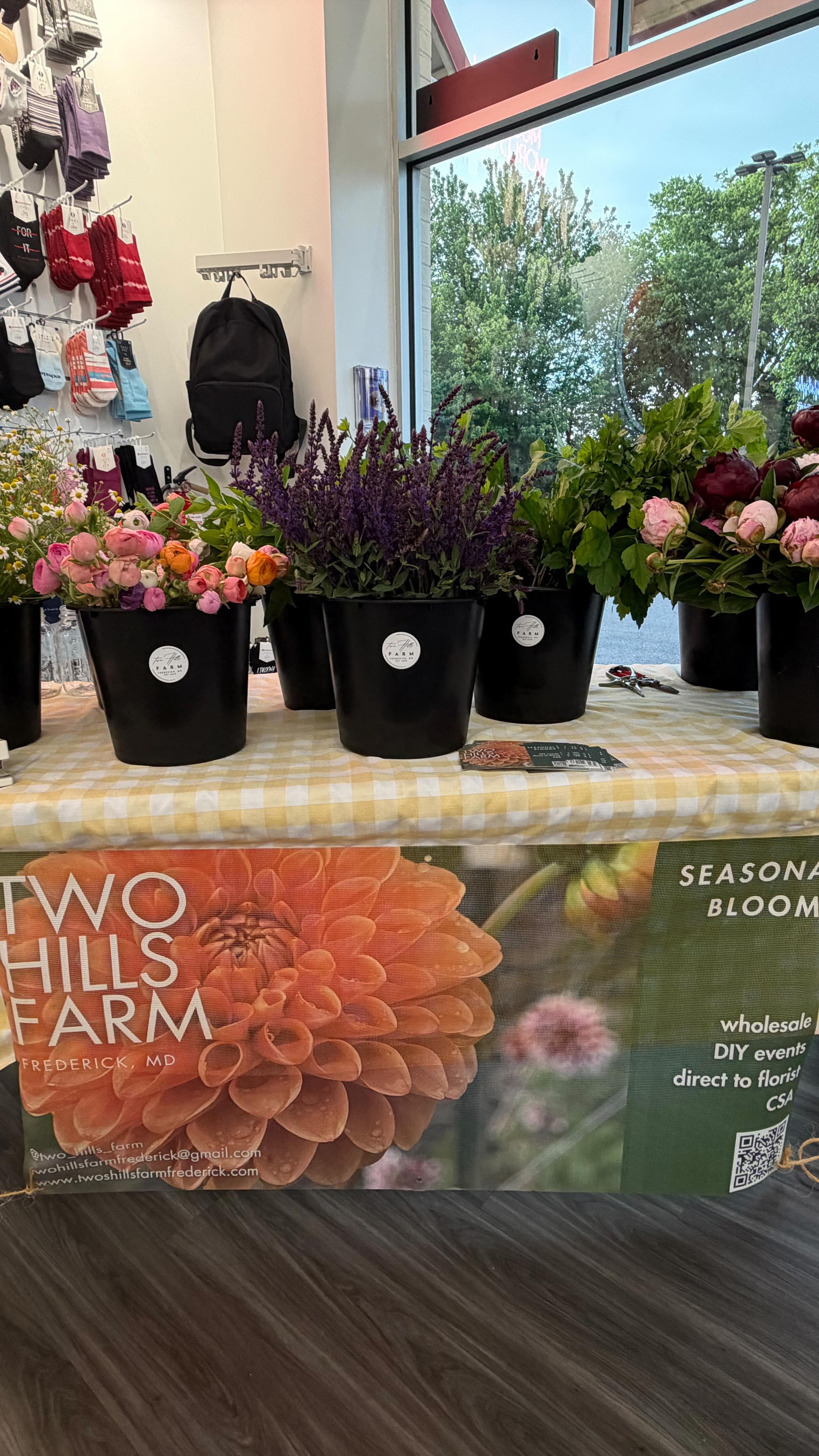 What a fun event this evening @purebarrefrederick with @deannajoycemd !!!
#flowerfarmer #flowerstagram #mothersday #callyourmom #lifttoneburn