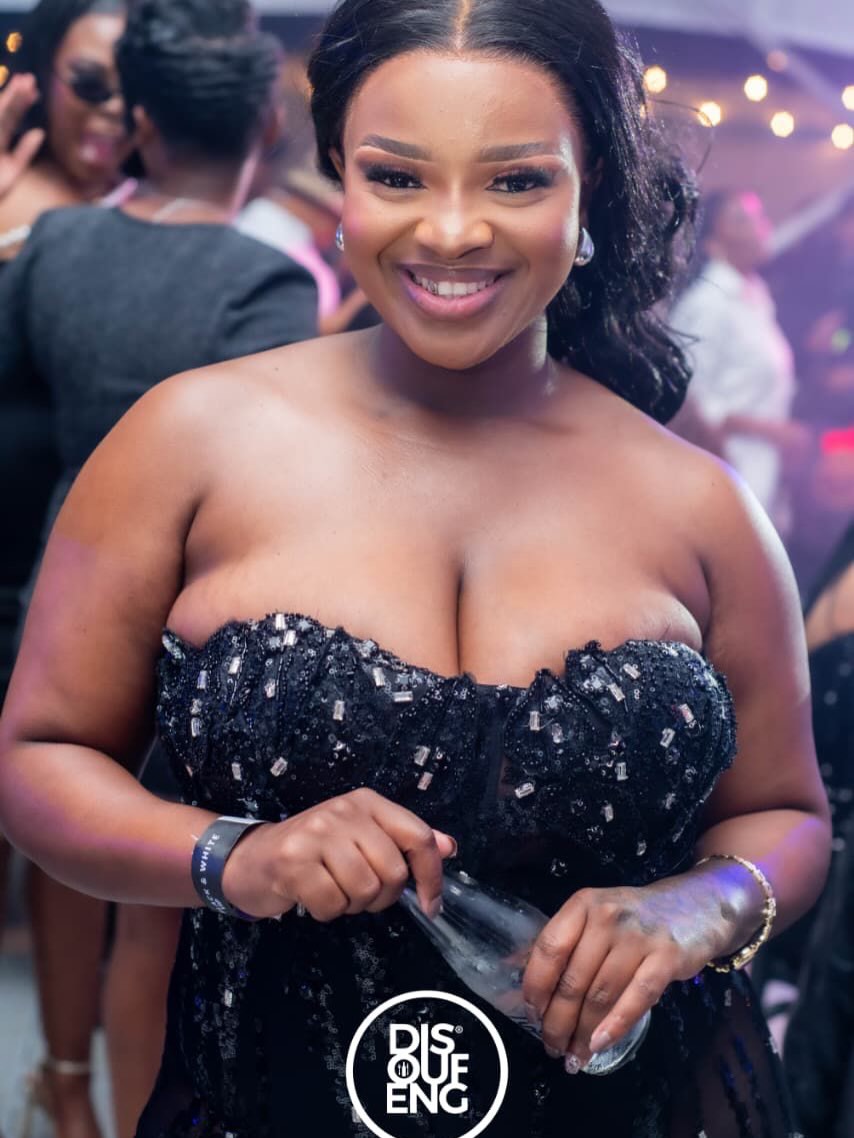 The mic was in the right hands all night 🎤✨
Energy, elegance, confidence and pure star power — our MC understood the assignment from start to finish 🔥🥂
Thank you for bringing life, glamour and unforgettable vibes to the experience. Disoufeng nights are never ordinary 🤍
📍3166 Shinkhova Street, Meadowlands West Zone 10, Soweto
📞 Reservations & Collaborations: 076 520 2074 / 061 370 6102
🌐 www.disoufengpub.co.za