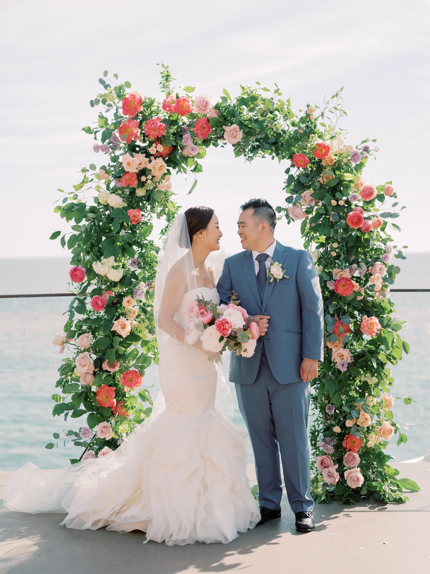 🎉Happy Anniversary to Sunny & Vincent, We are so grateful to have been apart of Sunny and Vincent’s wedding as their wedding planner, officiant and MC! Our team had an amazing time!
Cake/Dessert: @mmcreamery
DJ: @invisibletouchevents
Florist: @_florasky
Musician: @crowdtheoryent
M.U.A.H.: @chialimengartistry
Planner: @myweddingsongbird
Photo: @joycechoiphoto
Photo Booth: @bossbridesofficial
Rental: @sigpartyrentals
Venue: @surfandsandlaguna
Video: @boffovideo / @ginoandmarie
#weddingphotography #weddingphotographers
#coupleportrait #candidweddingphotography
#chinesewedding