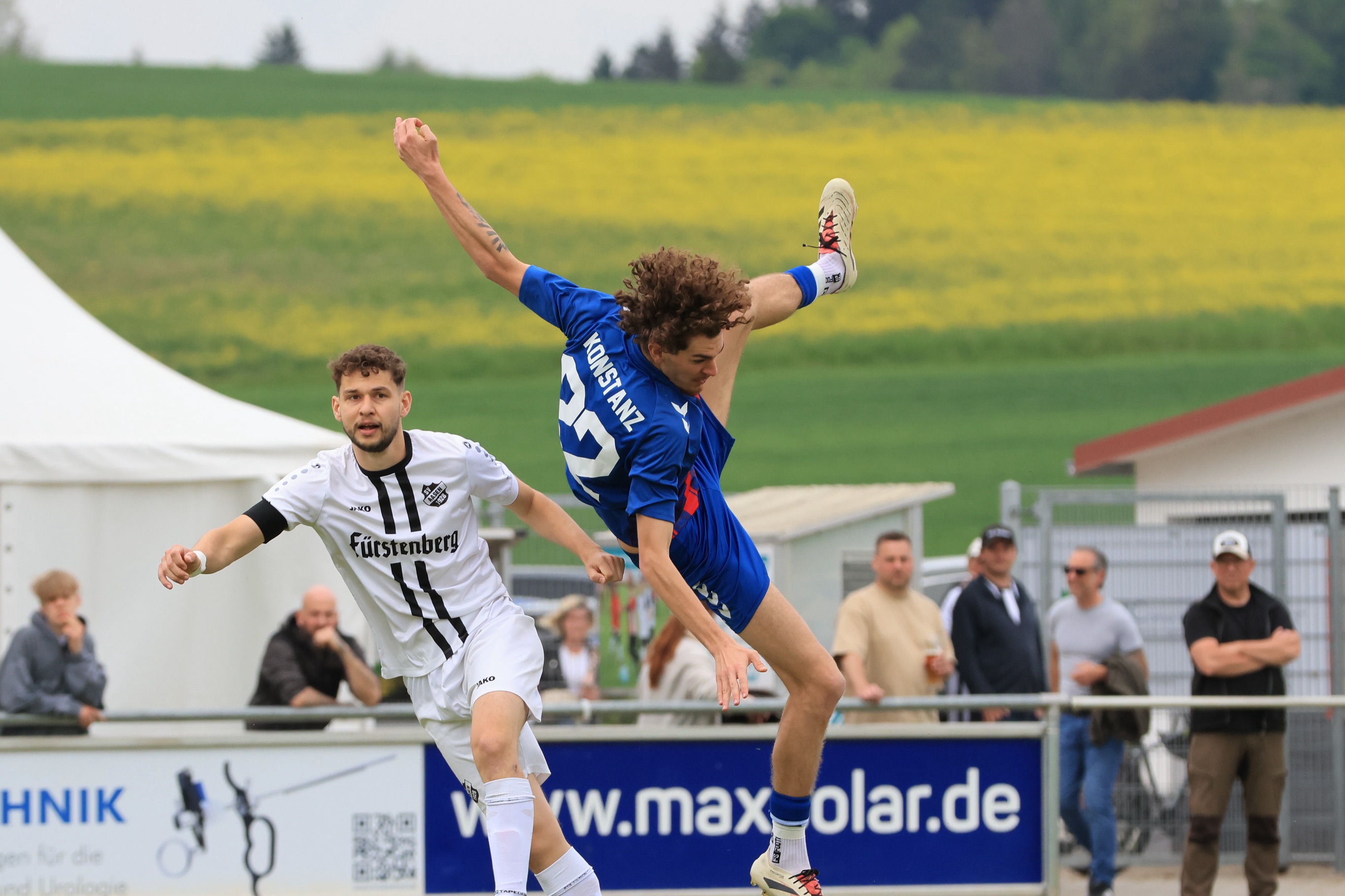 Bittere Niederlage gegen SV Aasen! ⚽️
Wir müssen uns dem SV Aasen in einem intensiven Landesliga-Spiel mit 4:3 geschlagen geben. Trotz einer 2:1-Führung zur Halbzeit reichte es am Ende nicht für Punkte gegen einen kämpferischen Gegner.
#Landesliga #Konstanz #Fußball #Auswärtsspiel #SCKonstanzWollmatingen