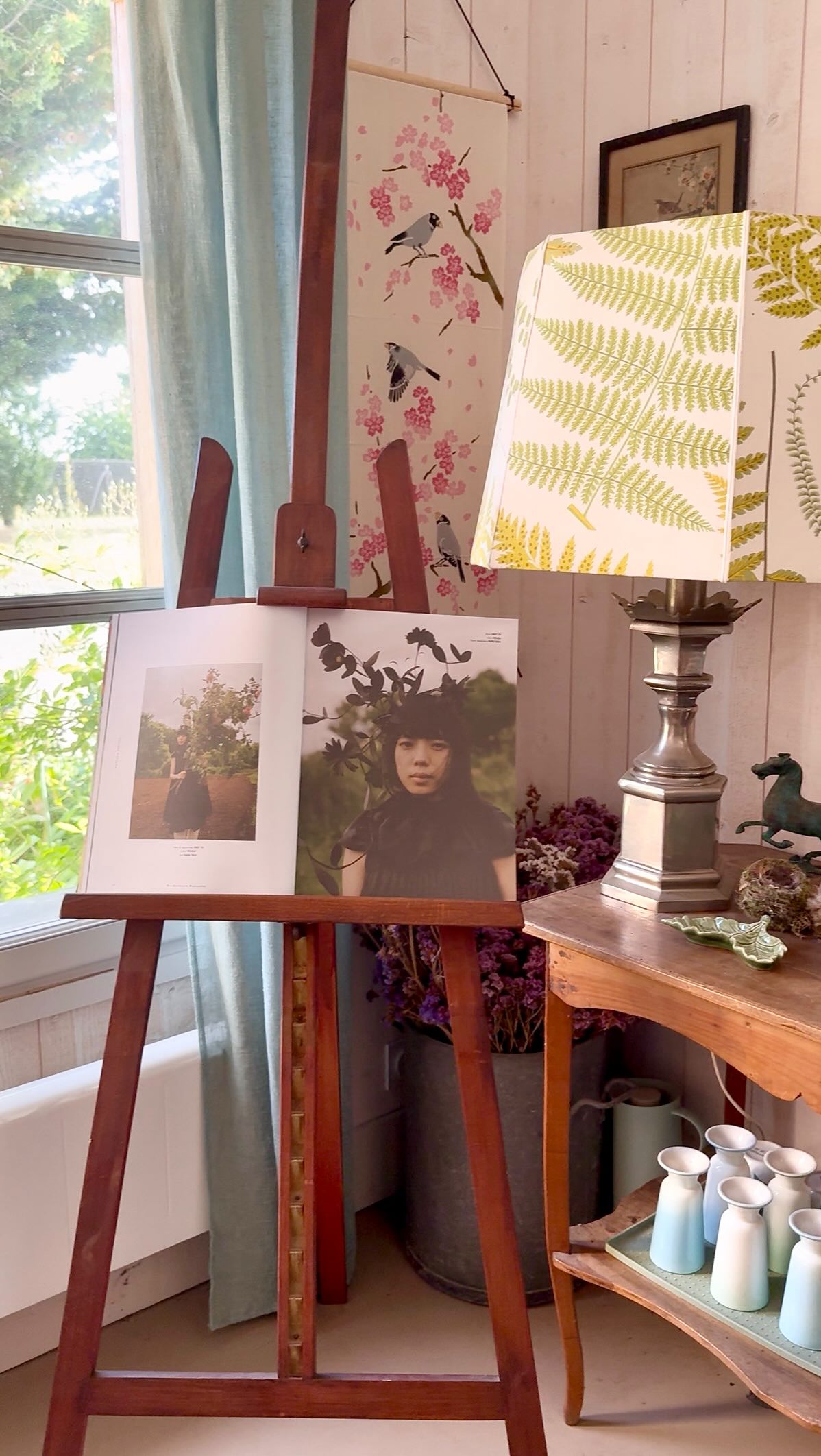 Quel privilĂšge de proposer des fleurs locales pour sublimer les Tables de Harumi ! Aujourdâhui, je vous emmĂšne dĂ©couvrir @floriferme, une nouvelle partenaire locale qui rĂ©alisera les bouquets de vos pique-niques đ·