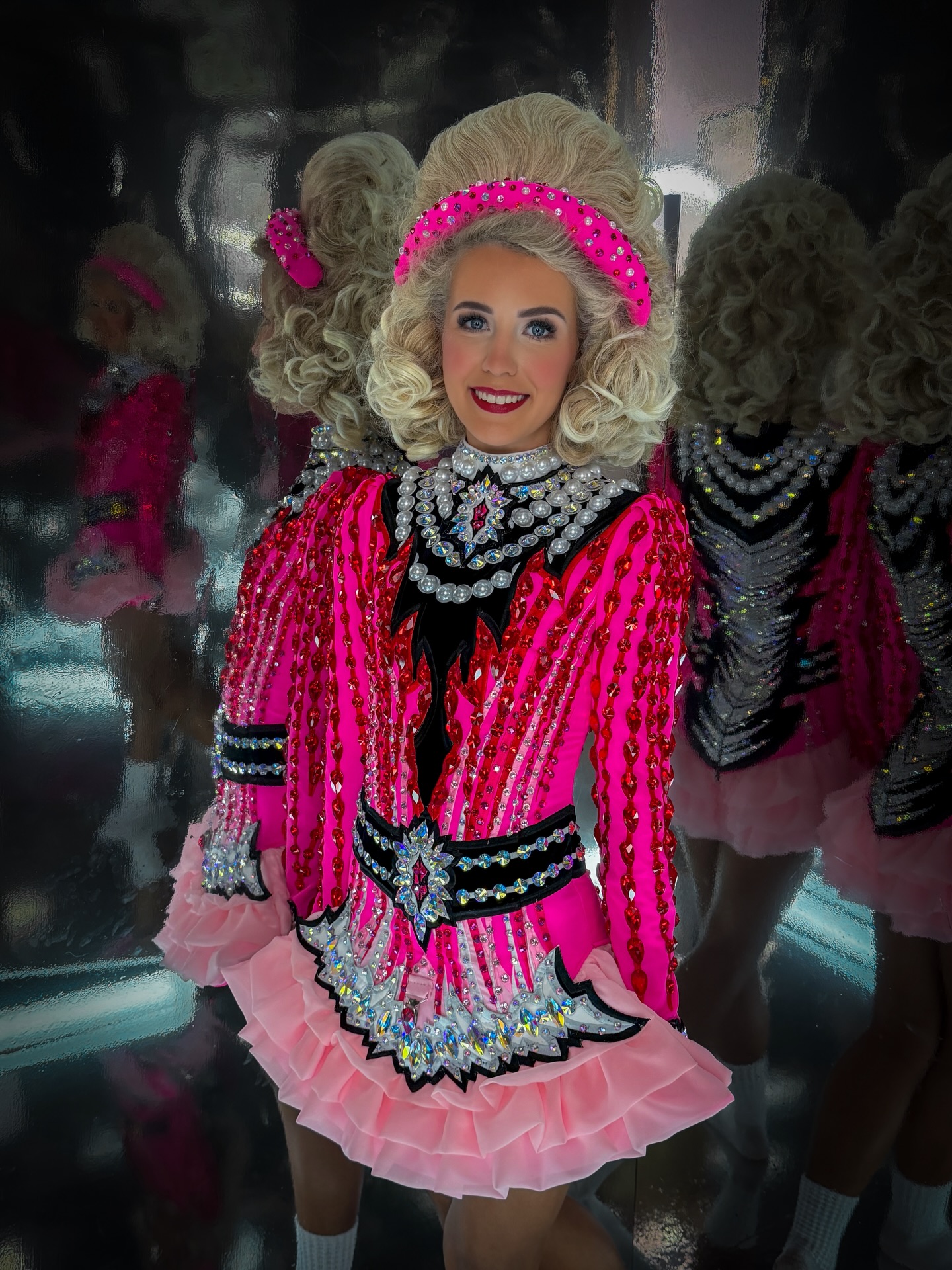 How UNREAL is Niamh in her new ELITE 💓
We wanted a girly Barbie look that still had some maturity to it so we have gone for 3 shades of pink with black and white.
A soft bubble skirt to finish this look off.
Best of luck in your new Elite Niamh!!
📧Contact info@elitedancedesigns.com to secure your slot today.
#irishdance #irishdancing #elite #costume crystal